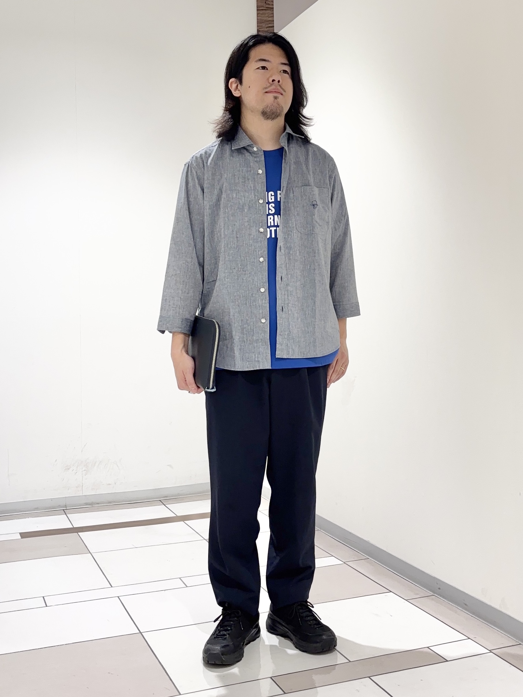 及川さんの「TAKEO KIKUCHI｜【接触冷感】ハイブリッド リネン 七分袖シャツ」を使ったコーディネート