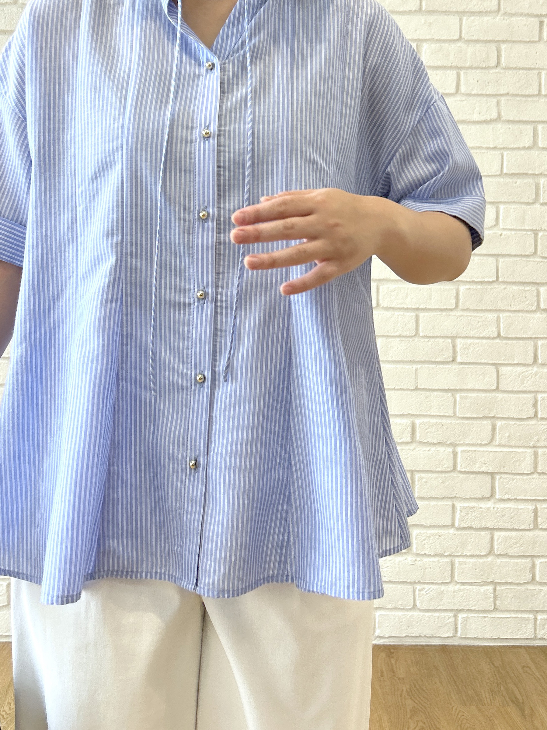 Hirokaさんの「grove｜【洗濯機OK・ひんやり】さらっと軽やか、夏のフレアシャツ」を使ったコーディネート
