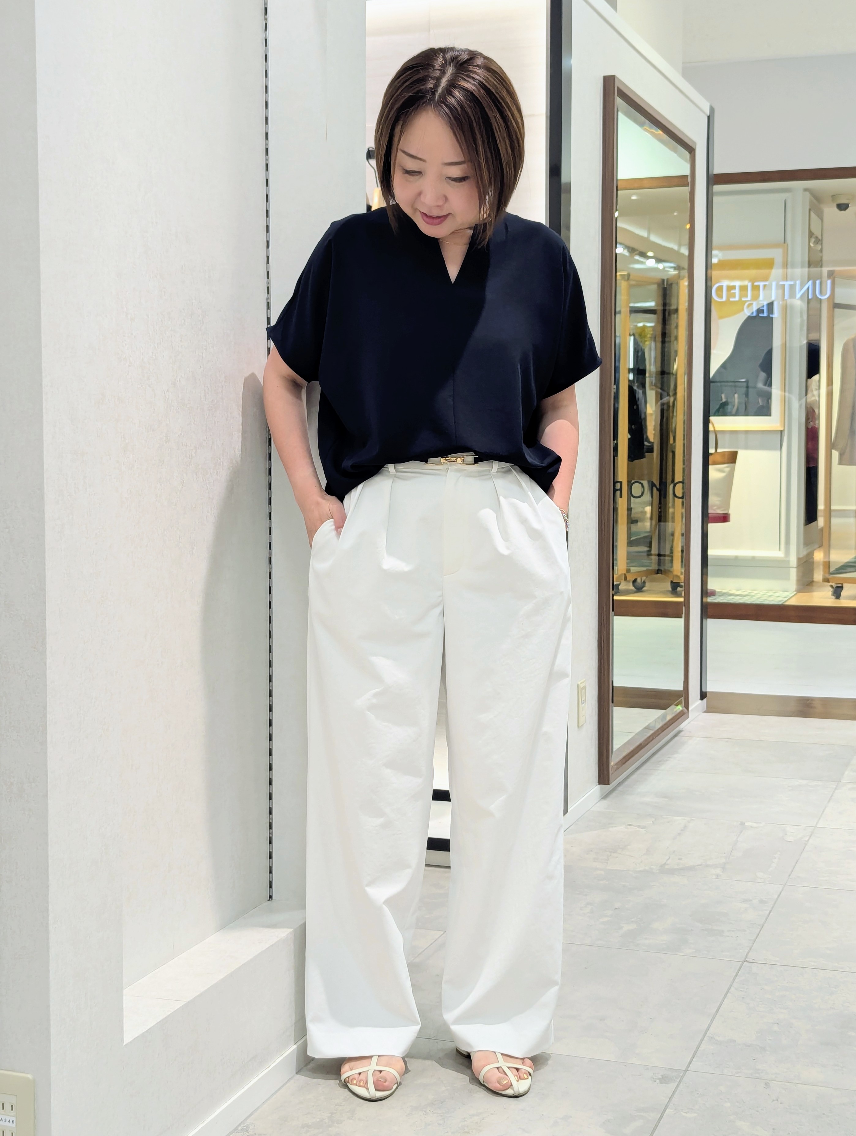 odaさんの「UNTITLED｜【UV/接触冷感/セットアップ可】リラクシーキーVネックブラウス」を使ったコーディネート