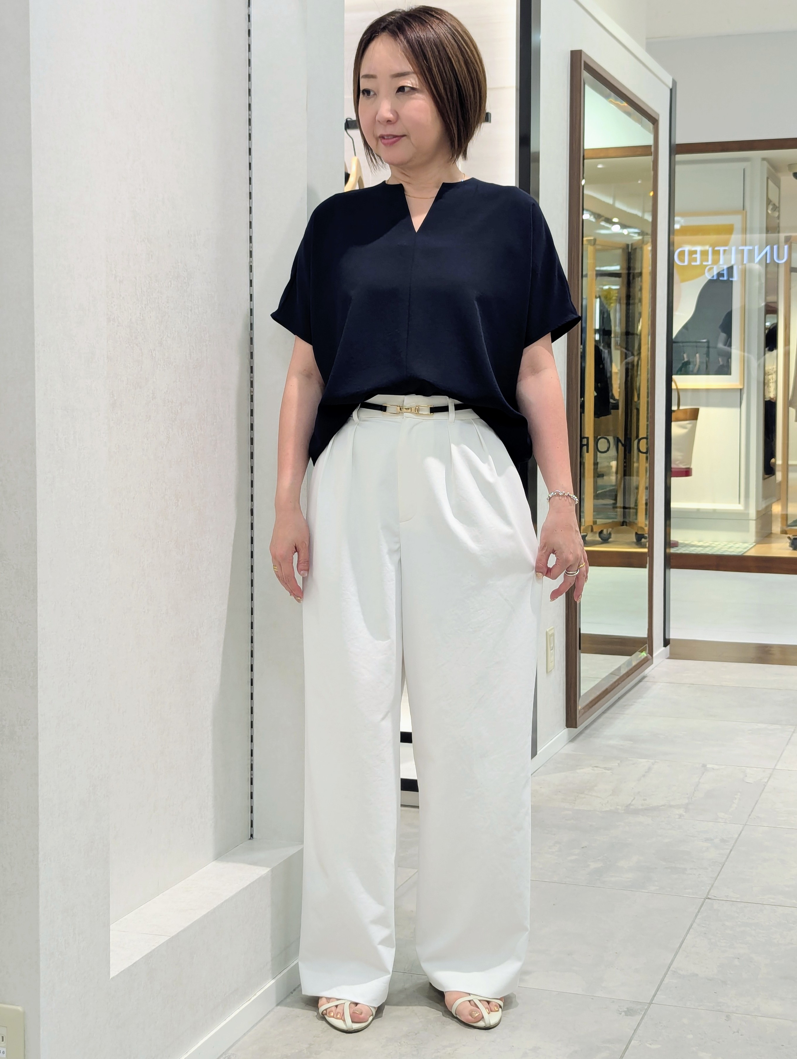 odaさんの「UNTITLED｜【UV/接触冷感/セットアップ可】リラクシーキーVネックブラウス」を使ったコーディネート