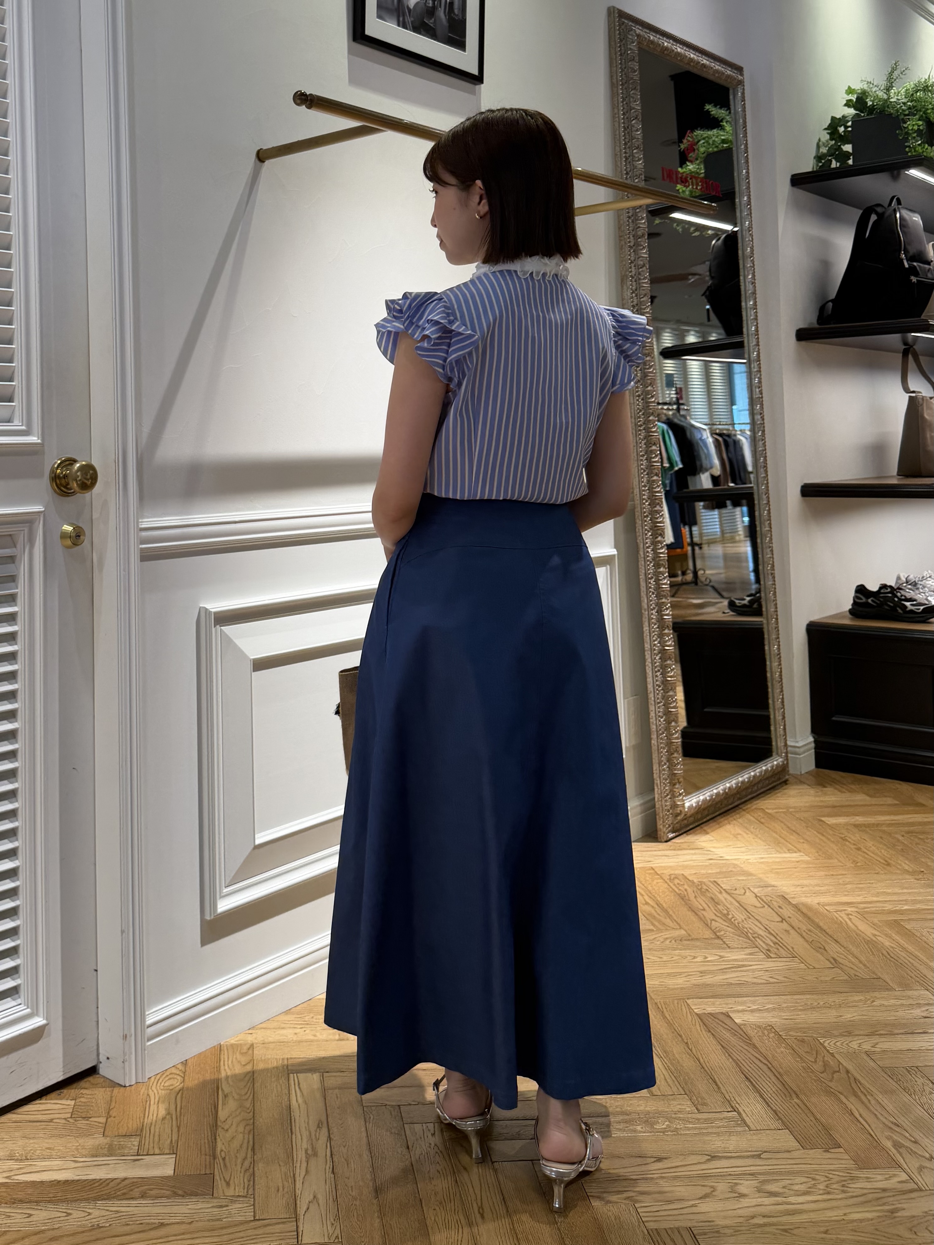 つじ まこさんの「DRESSTERIOR｜クレリック ウィングスリーブ ブラウス」を使ったコーディネート