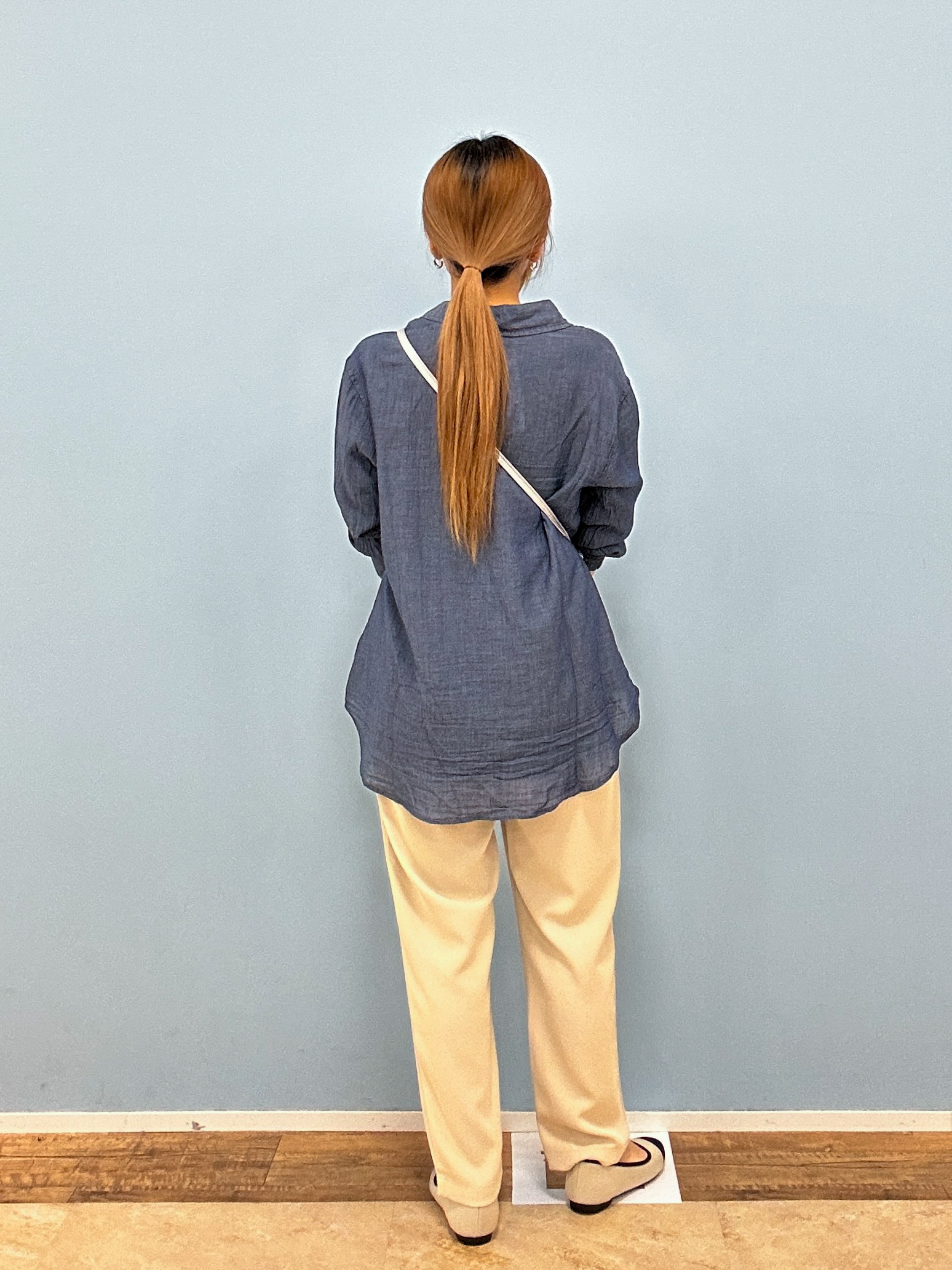mikoさんの「SHOO･LA･RUE｜【綿100%/UV/S-LL/体型カバー】優しく透ける 柔らかシアーデニムシャツ」を使ったコーディネート