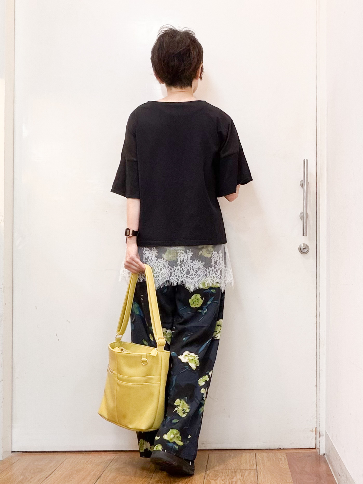 みぃさんの「SHOO･LA･RUE｜【ひんやり/S-LL/体型カバー】フレアスリーブで二の腕を自然にカバー 浅VネックTシャツ」を使ったコーディネート