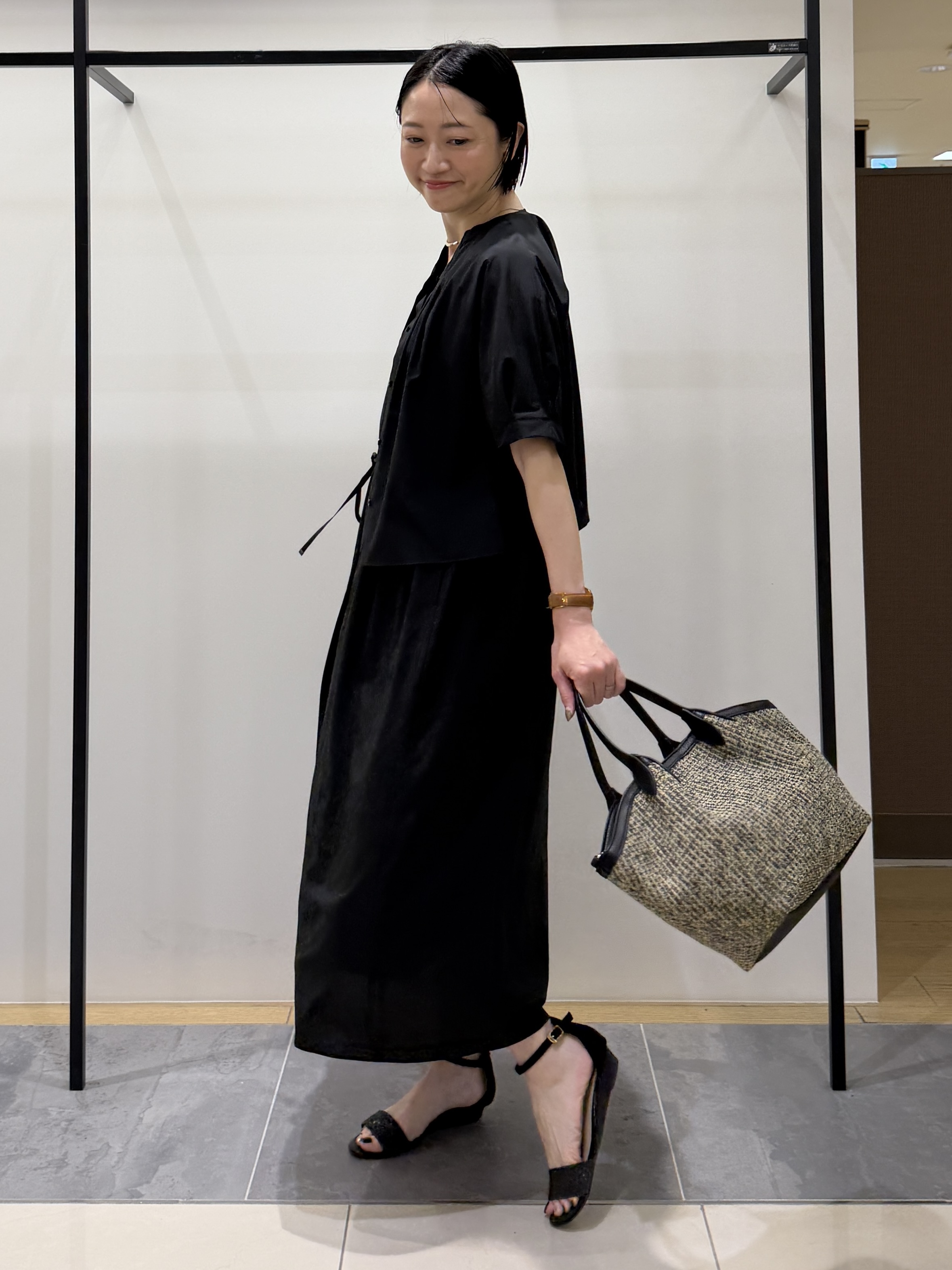 shihoさんの「INDIVI｜【撥水／UVカット】タックデザインブラウス」を使ったコーディネート
