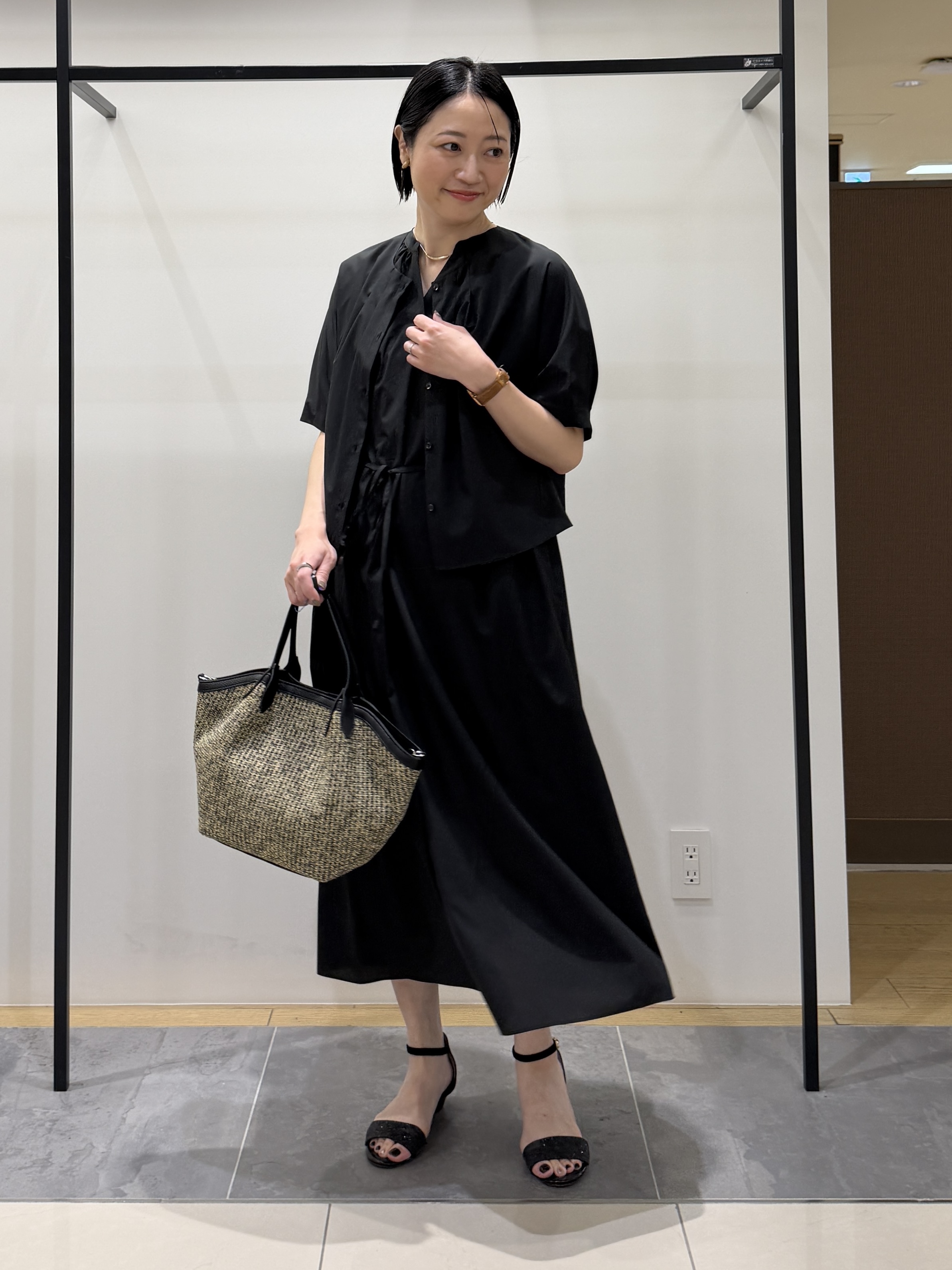 shihoさんの「INDIVI｜【撥水／UVカット】タックデザインブラウス」を使ったコーディネート