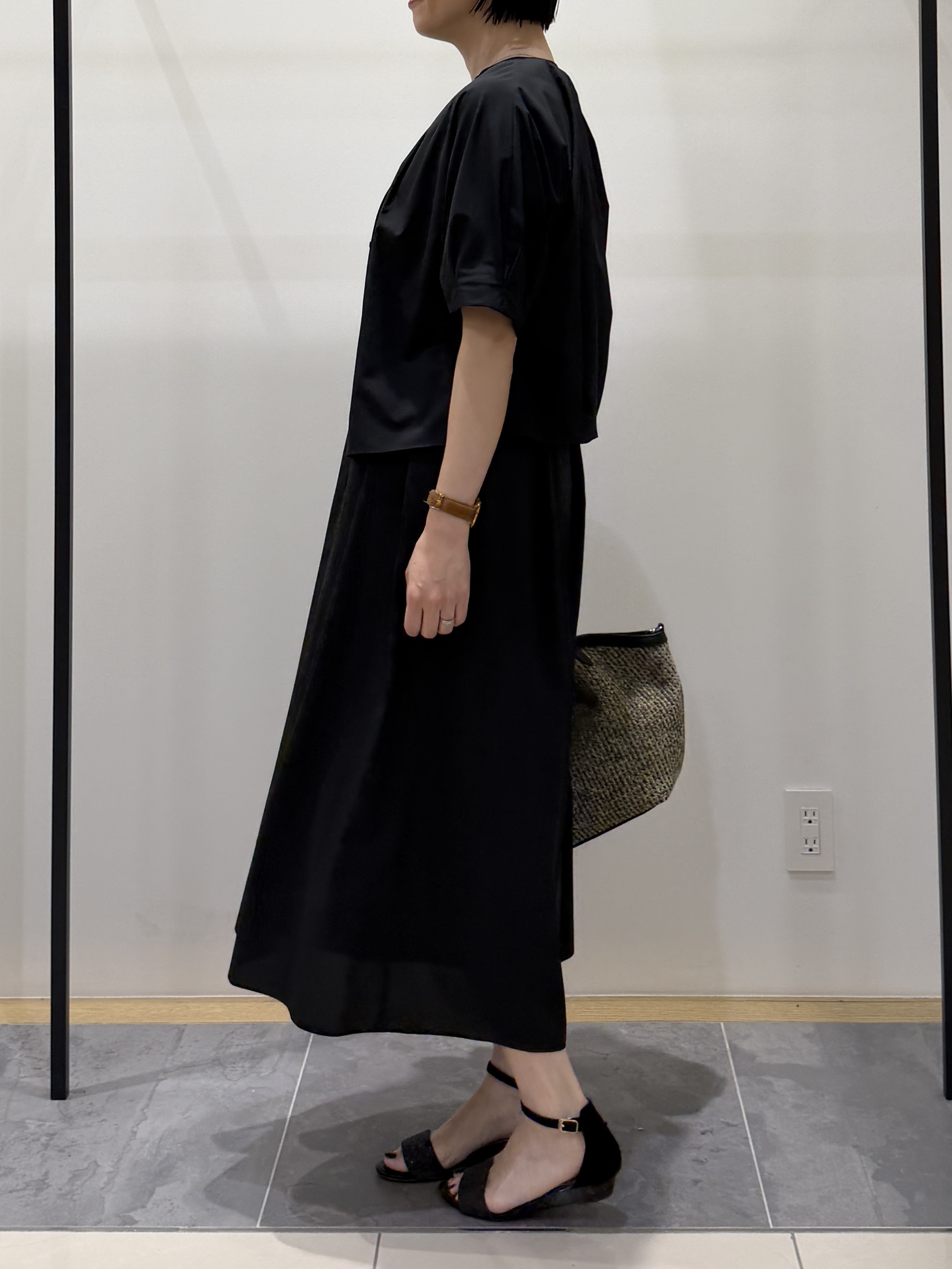shihoさんの「INDIVI｜【撥水／UVカット】タックデザインブラウス」を使ったコーディネート