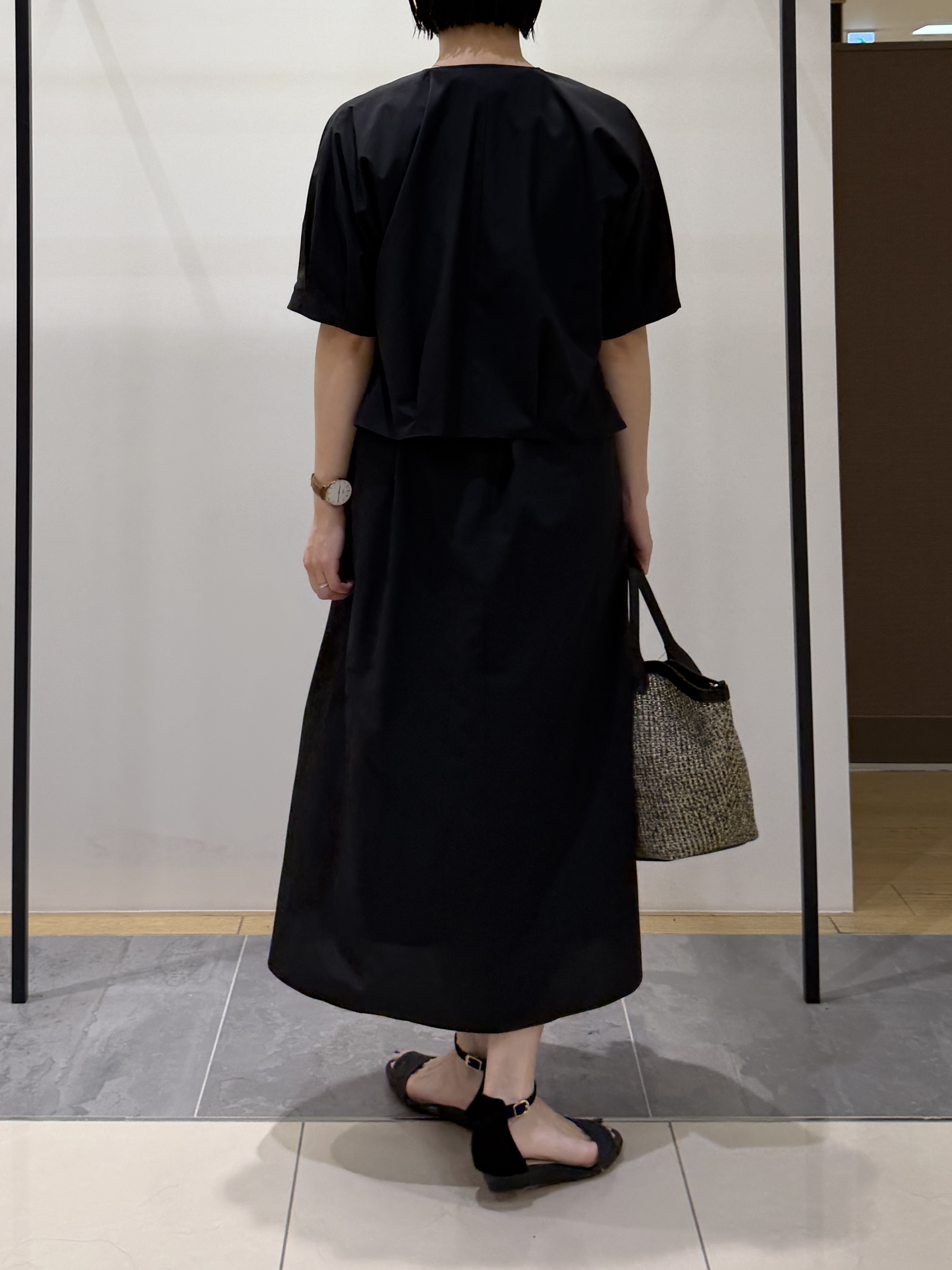 shihoさんの「INDIVI｜【撥水／UVカット】タックデザインブラウス」を使ったコーディネート