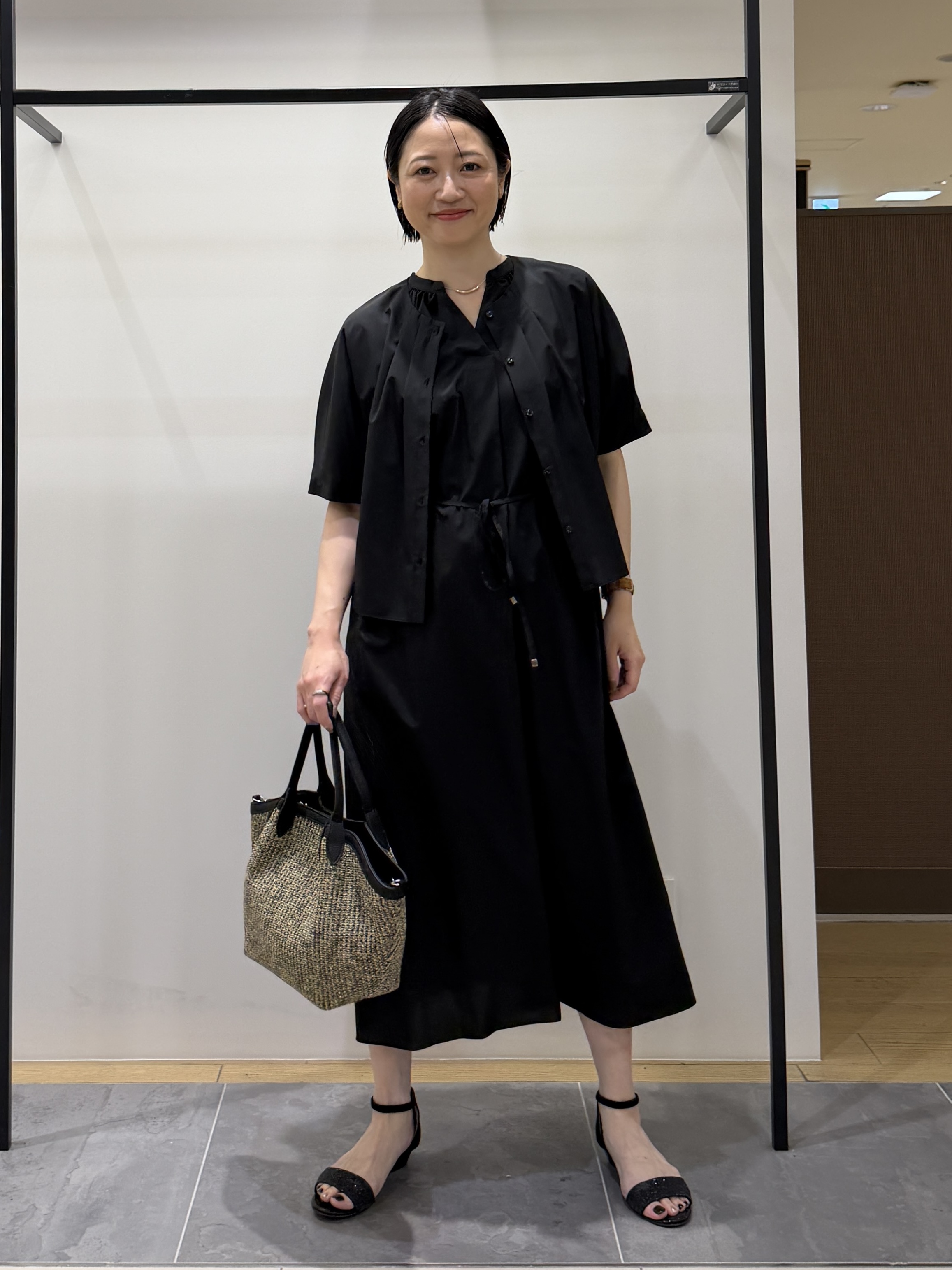shihoさんの「INDIVI｜【撥水／UVカット】タックデザインブラウス」を使ったコーディネート