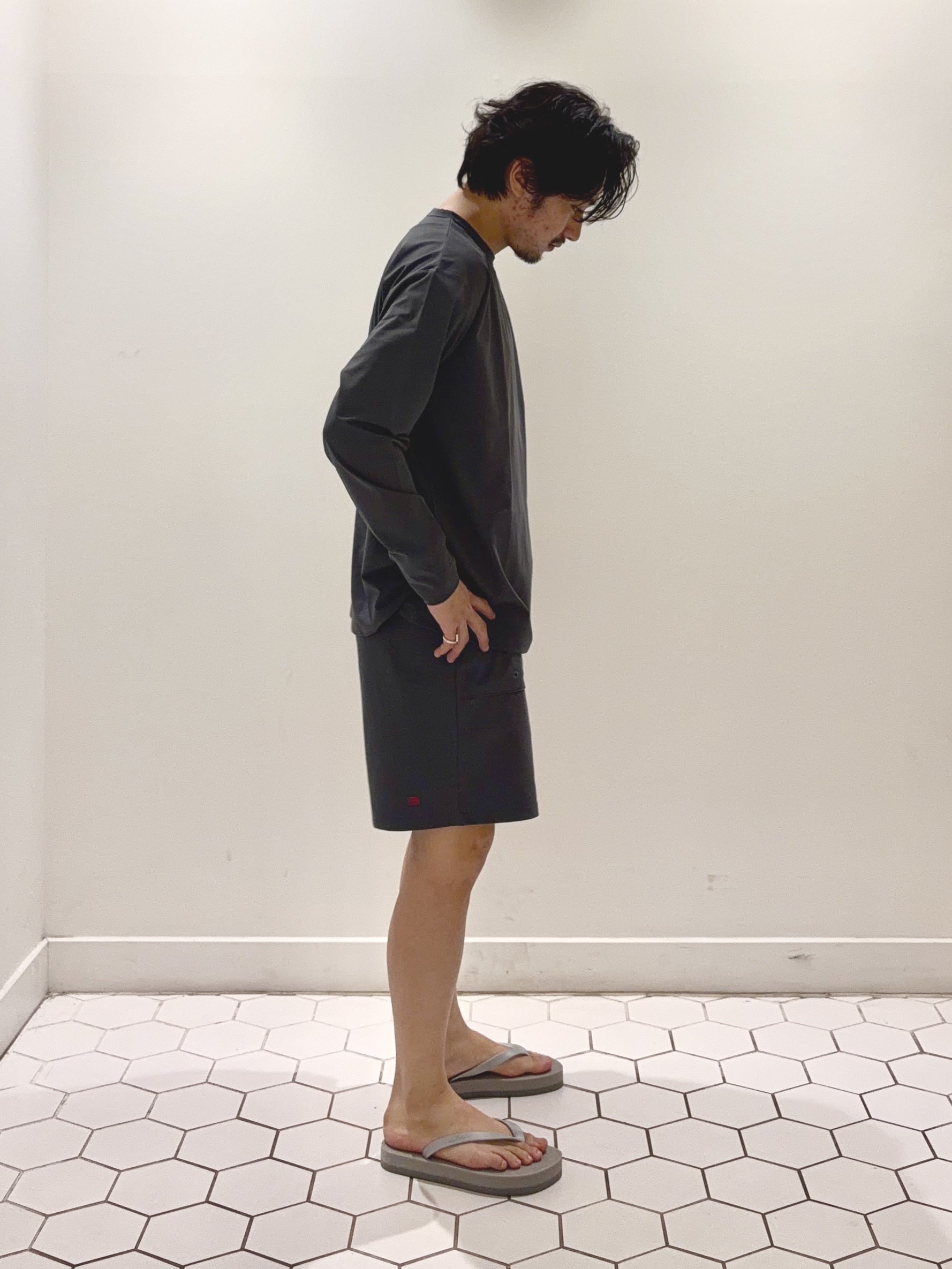 takeruさんの「Dessin｜【吸水速乾/UVカット】ラッシュガード ロングTシャツ」を使ったコーディネート