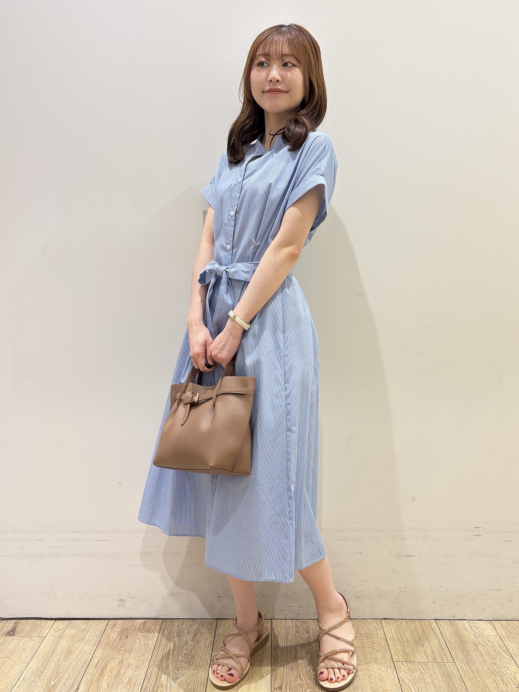 MOMOさんの「index｜【接触冷感／UV】ストライプタックシャツワンピース《洗濯機OK》」を使ったコーディネート