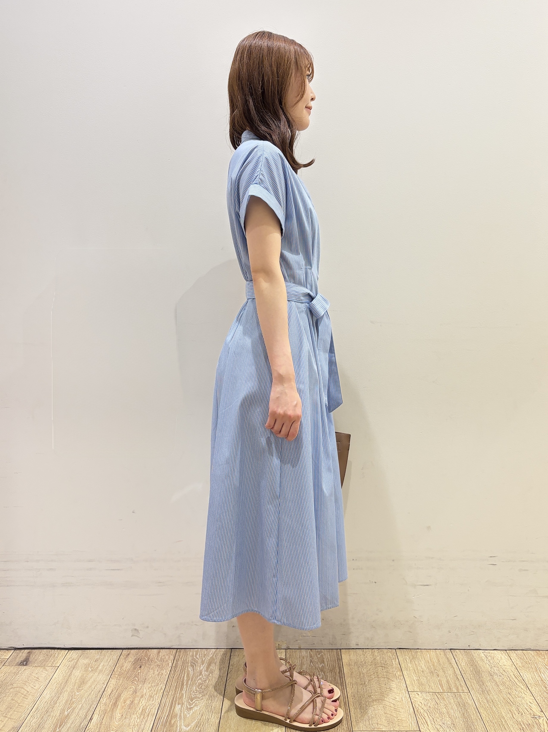 MOMOさんの「index｜【接触冷感／UV】ストライプタックシャツワンピース《洗濯機OK》」を使ったコーディネート