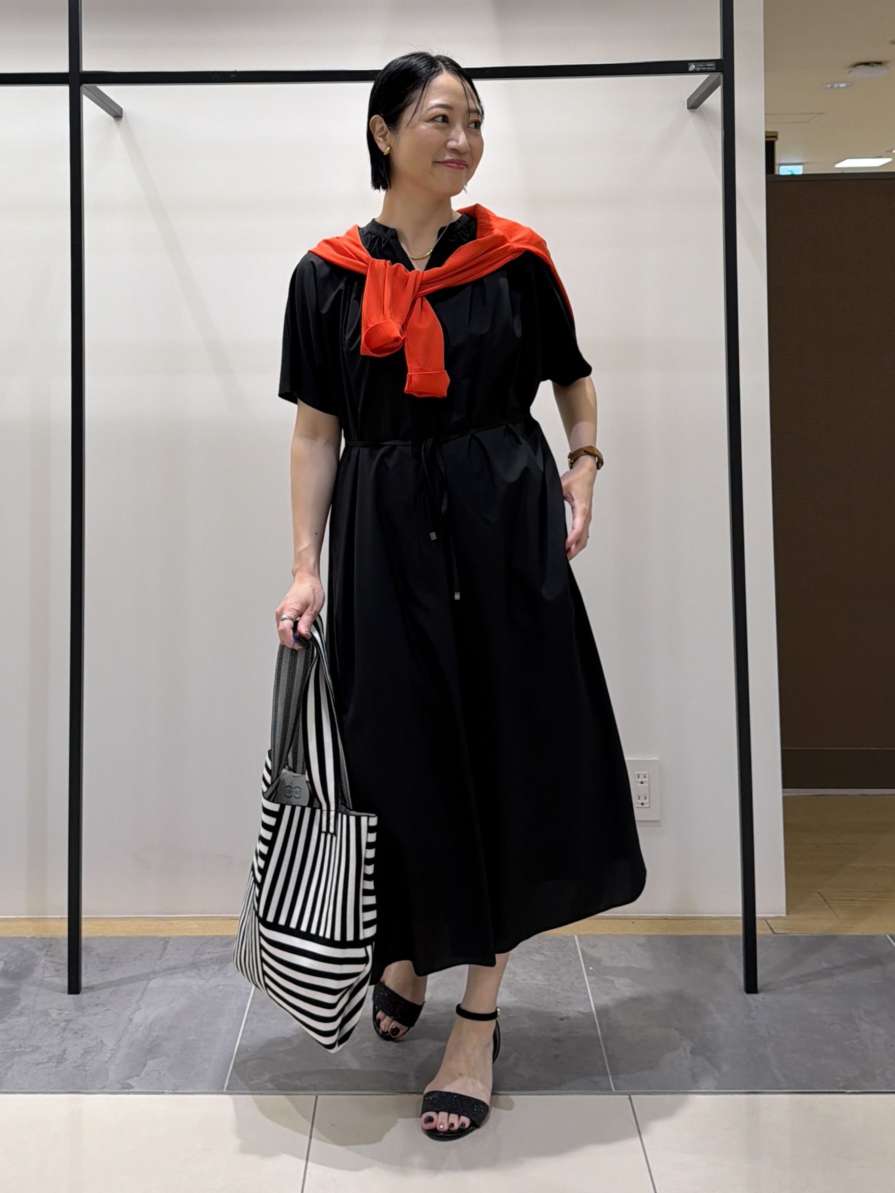 shihoさんの「INDIVI｜【撥水／UVカット】ベルト付きワンピース」を使ったコーディネート