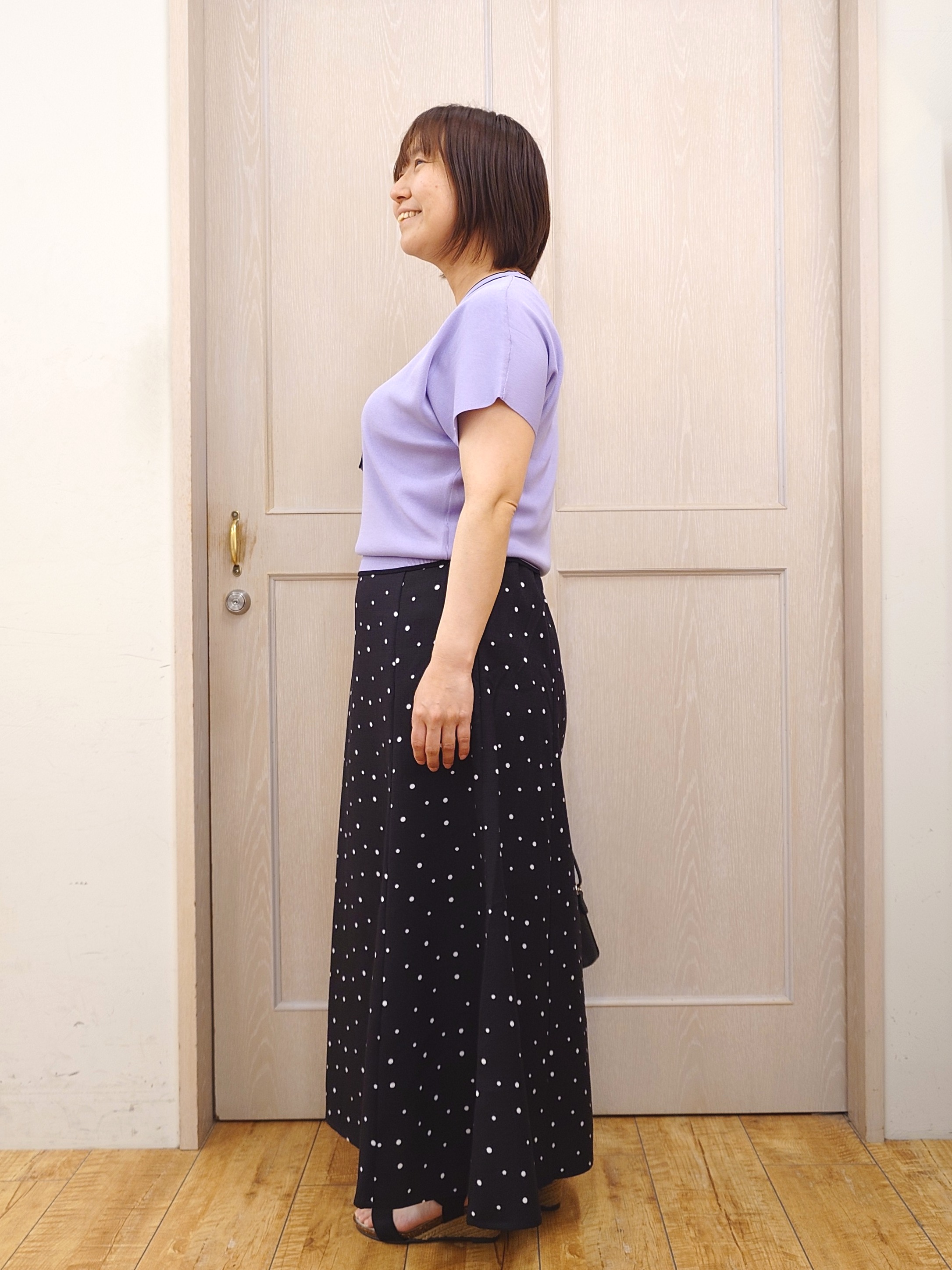 とろろさんの「SHOO･LA･RUE｜【毎日洗える/ひんやり/UV/S-LL】 毛玉になりにくい配色ボウタイ半袖ニット」を使ったコーディネート