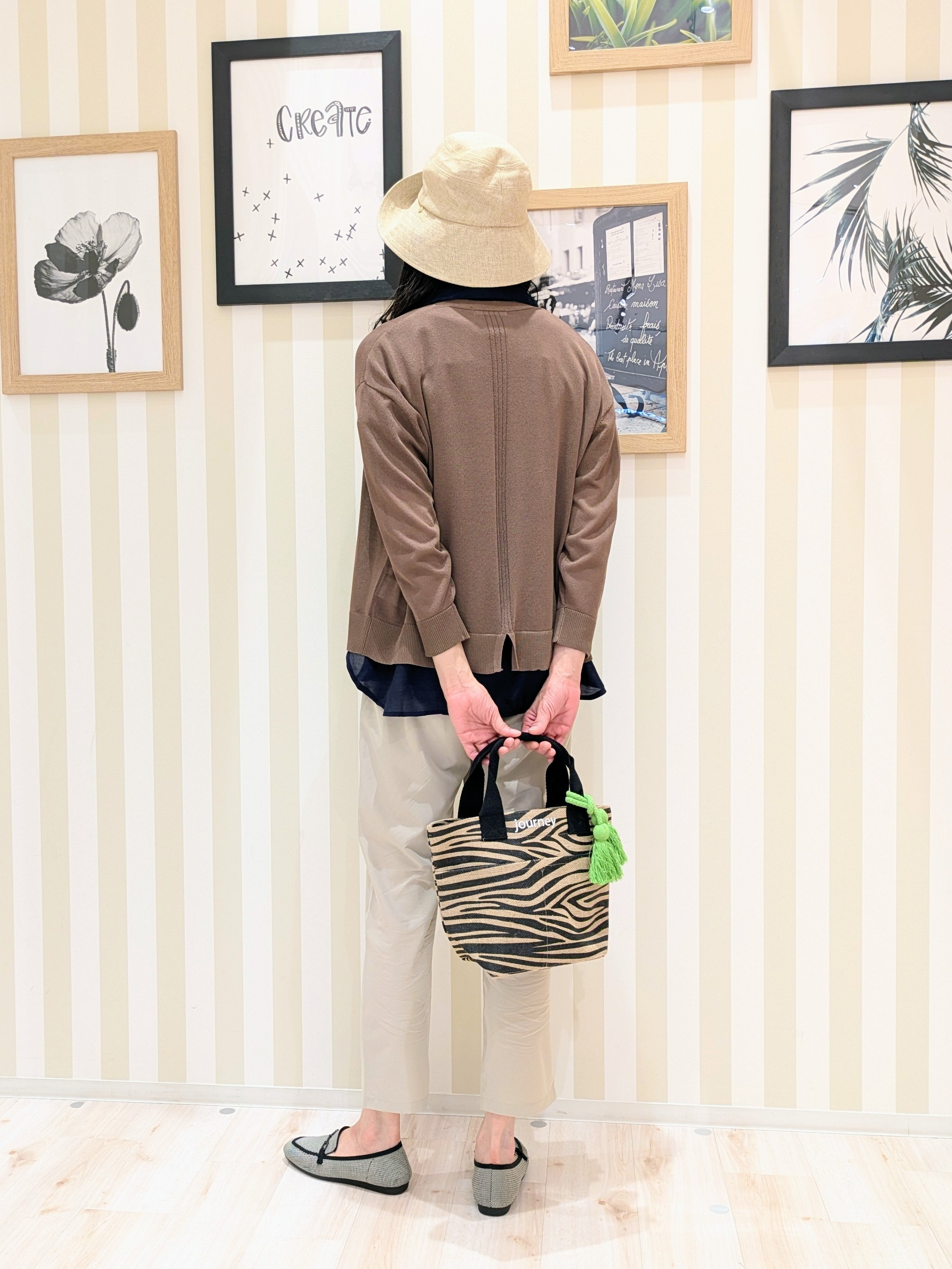 Mikiさんの「SHOO･LA･RUE｜【ひんやり/洗濯機可/S-LL】オンにもオフにも マルチに使えるボタンレスカーディガン」を使ったコーディネート