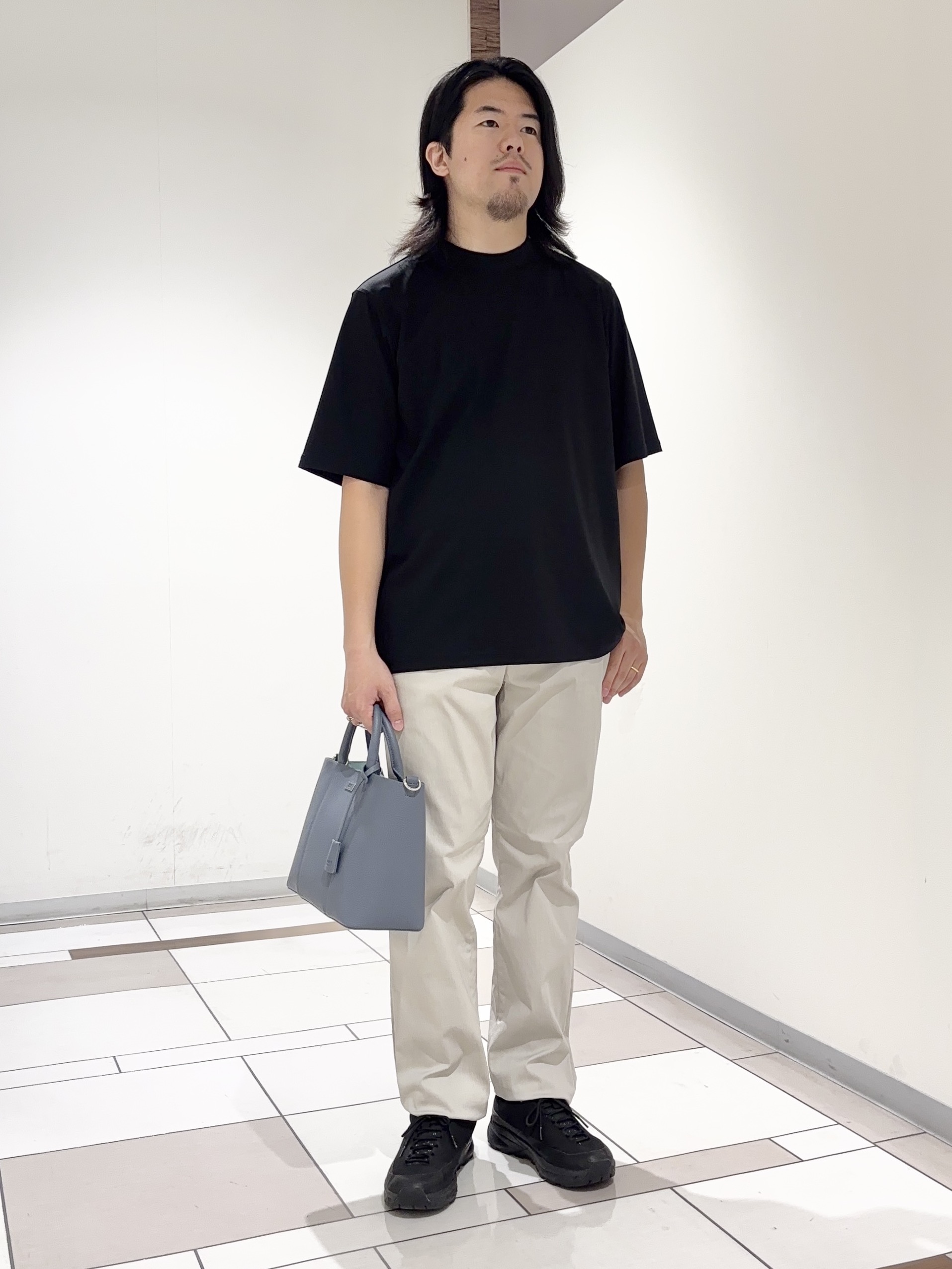 及川さんの「TAKEO KIKUCHI｜【接触冷感】アイスクリアコットン モックネック Tシャツ」を使ったコーディネート