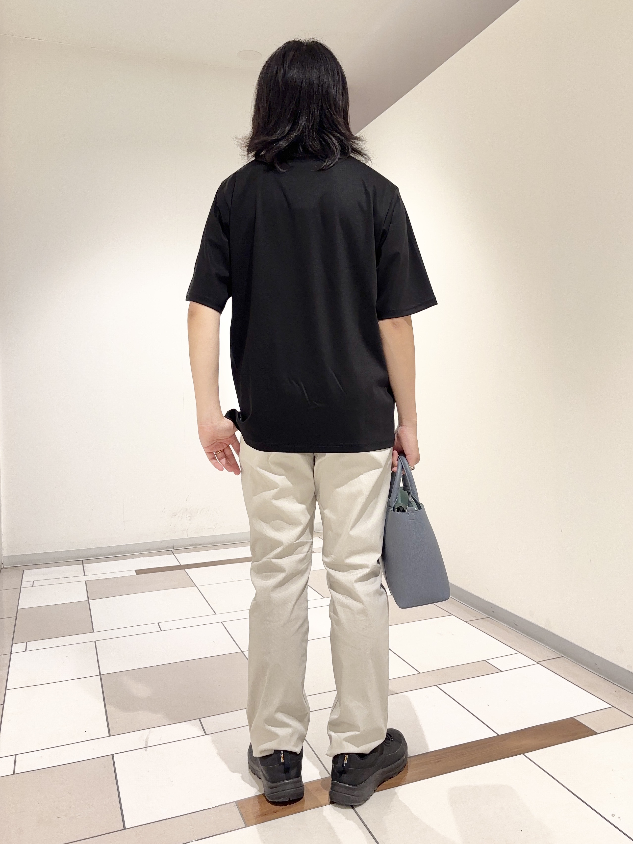 及川さんの「TAKEO KIKUCHI｜【接触冷感】アイスクリアコットン モックネック Tシャツ」を使ったコーディネート