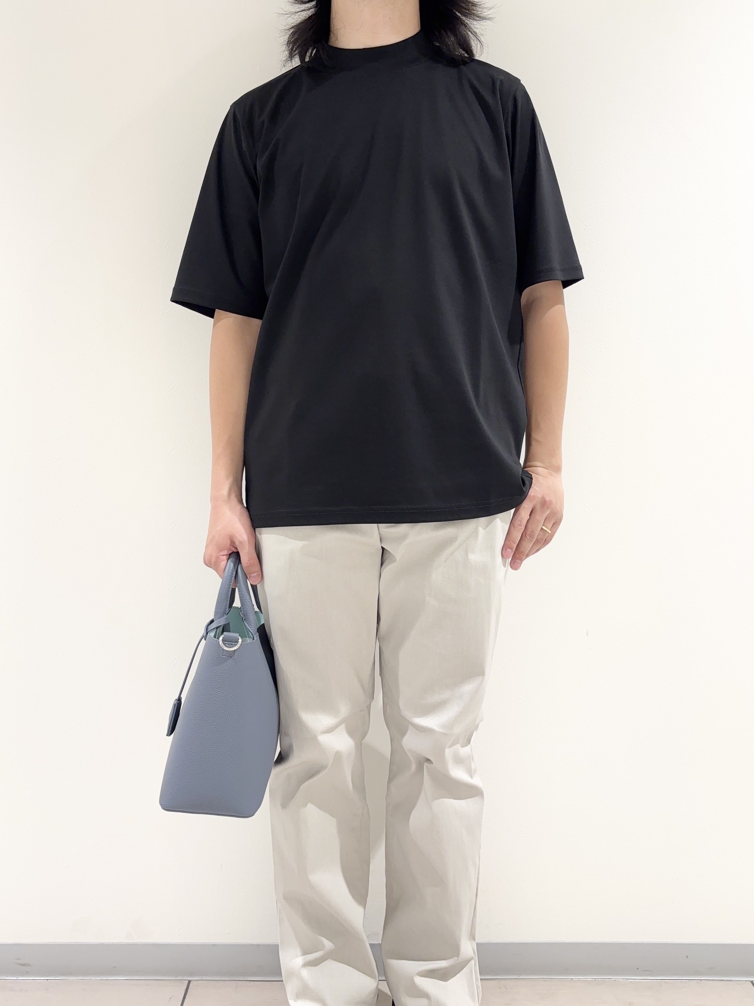 及川さんの「TAKEO KIKUCHI｜【接触冷感】アイスクリアコットン モックネック Tシャツ」を使ったコーディネート