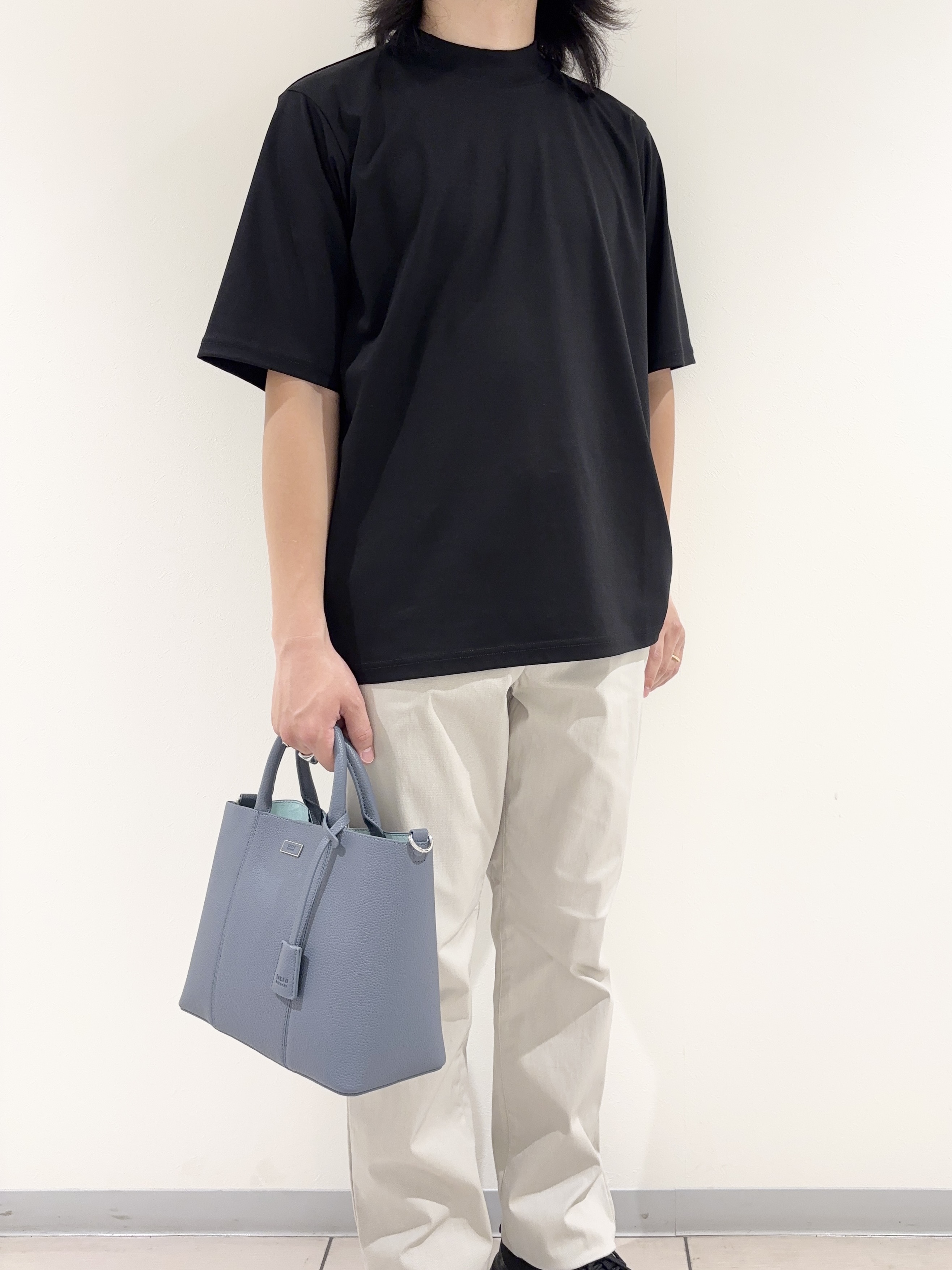 及川さんの「TAKEO KIKUCHI｜【接触冷感】アイスクリアコットン モックネック Tシャツ」を使ったコーディネート