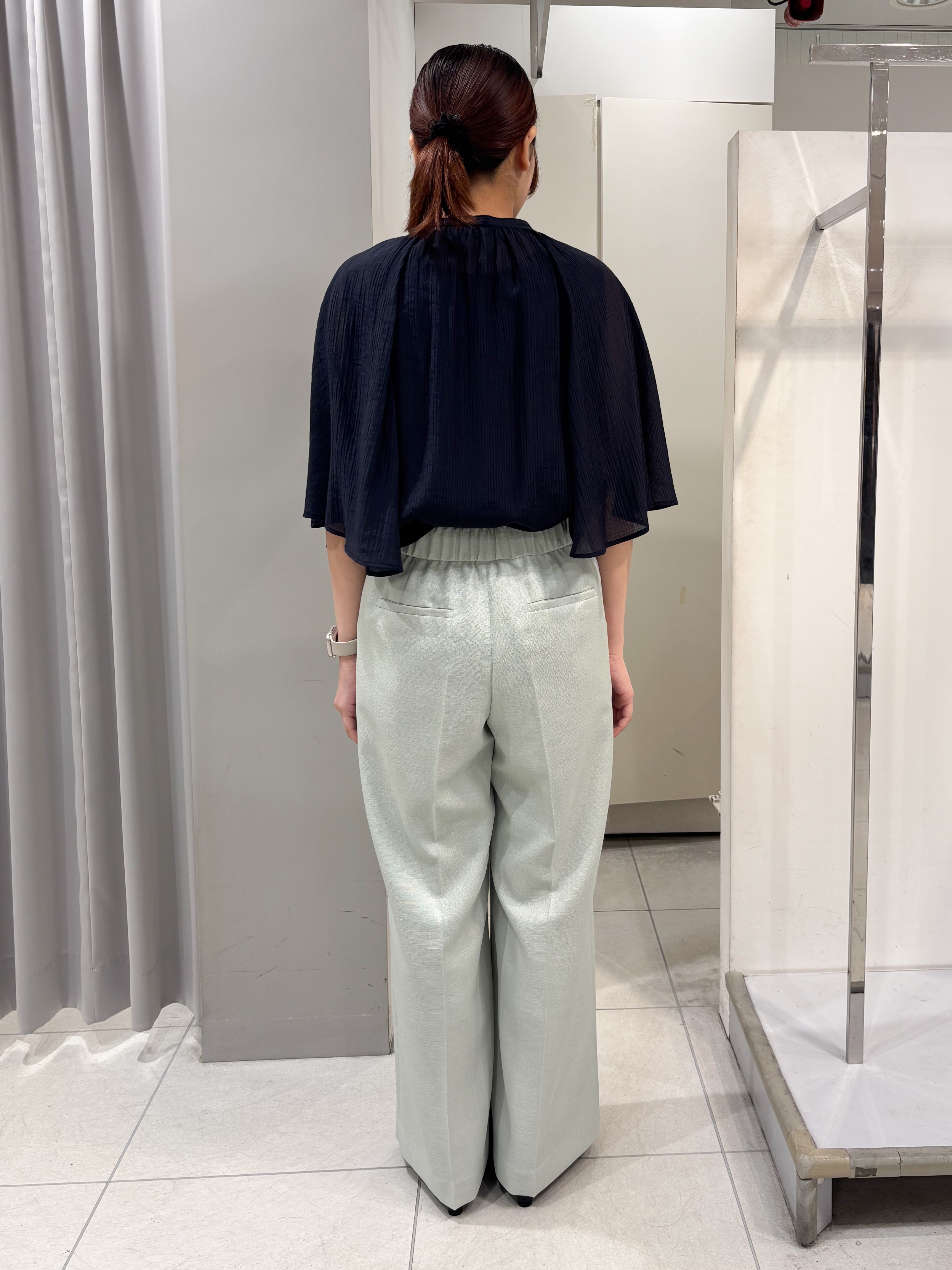 yuiさんの「Reflect｜ドビーストライプケープスリーブブラウス」を使ったコーディネート