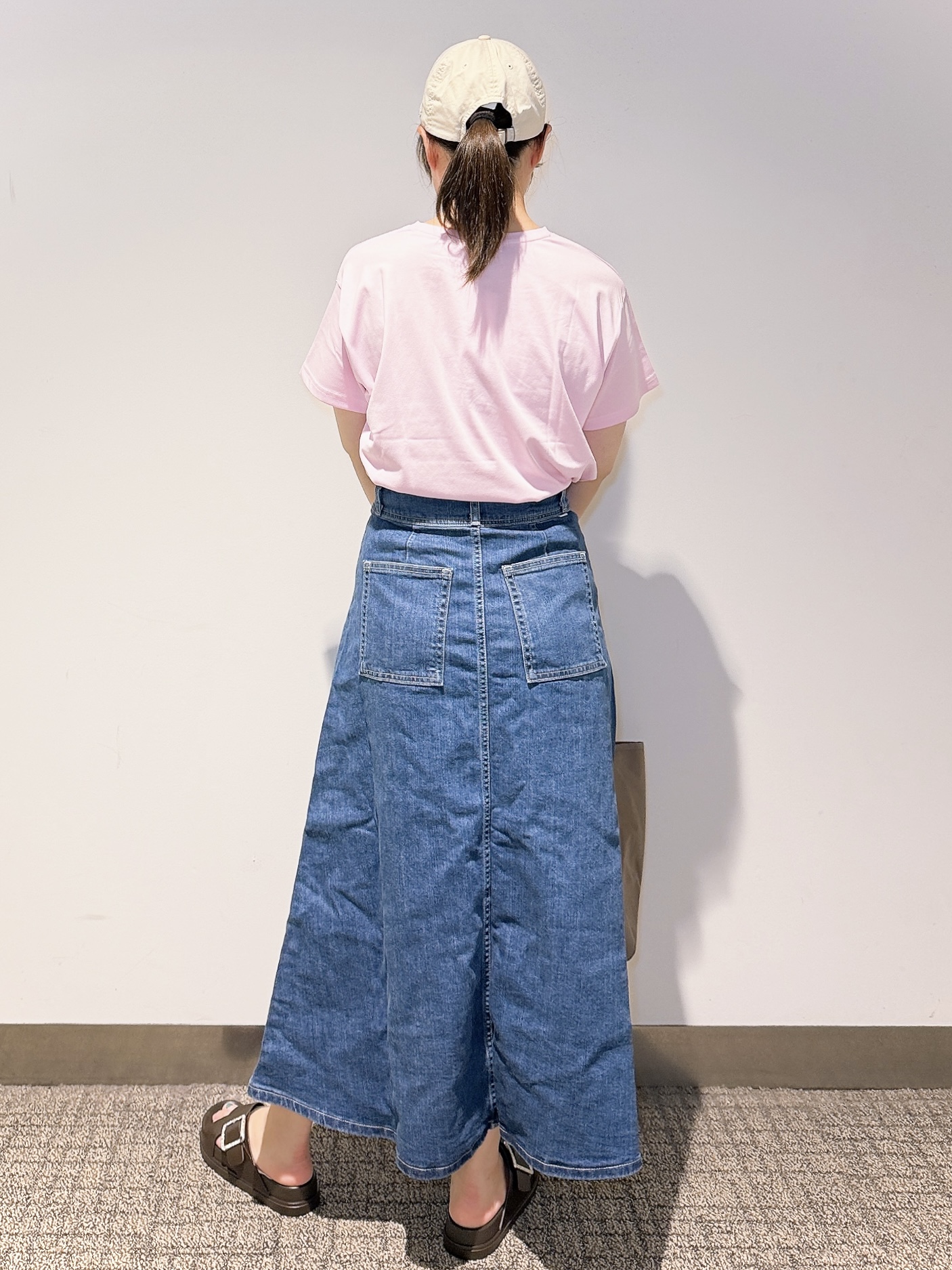 みーさんの「grove｜【遮熱／吸水速乾／接触冷感／UVカット】ベーシックロゴTシャツ」を使ったコーディネート