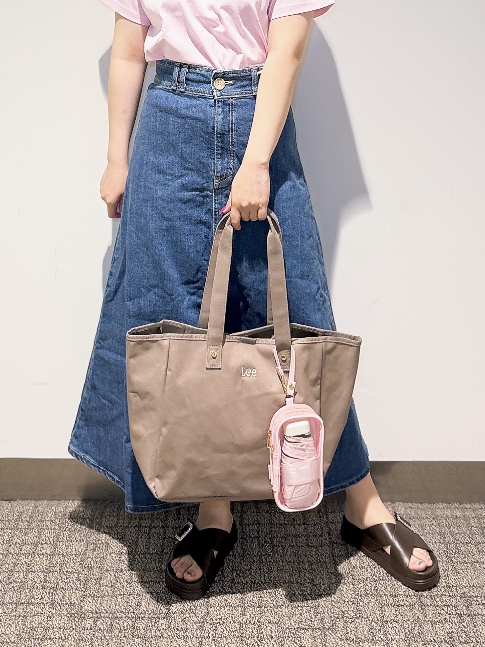 みーさんの「grove｜【遮熱／吸水速乾／接触冷感／UVカット】ベーシックロゴTシャツ」を使ったコーディネート