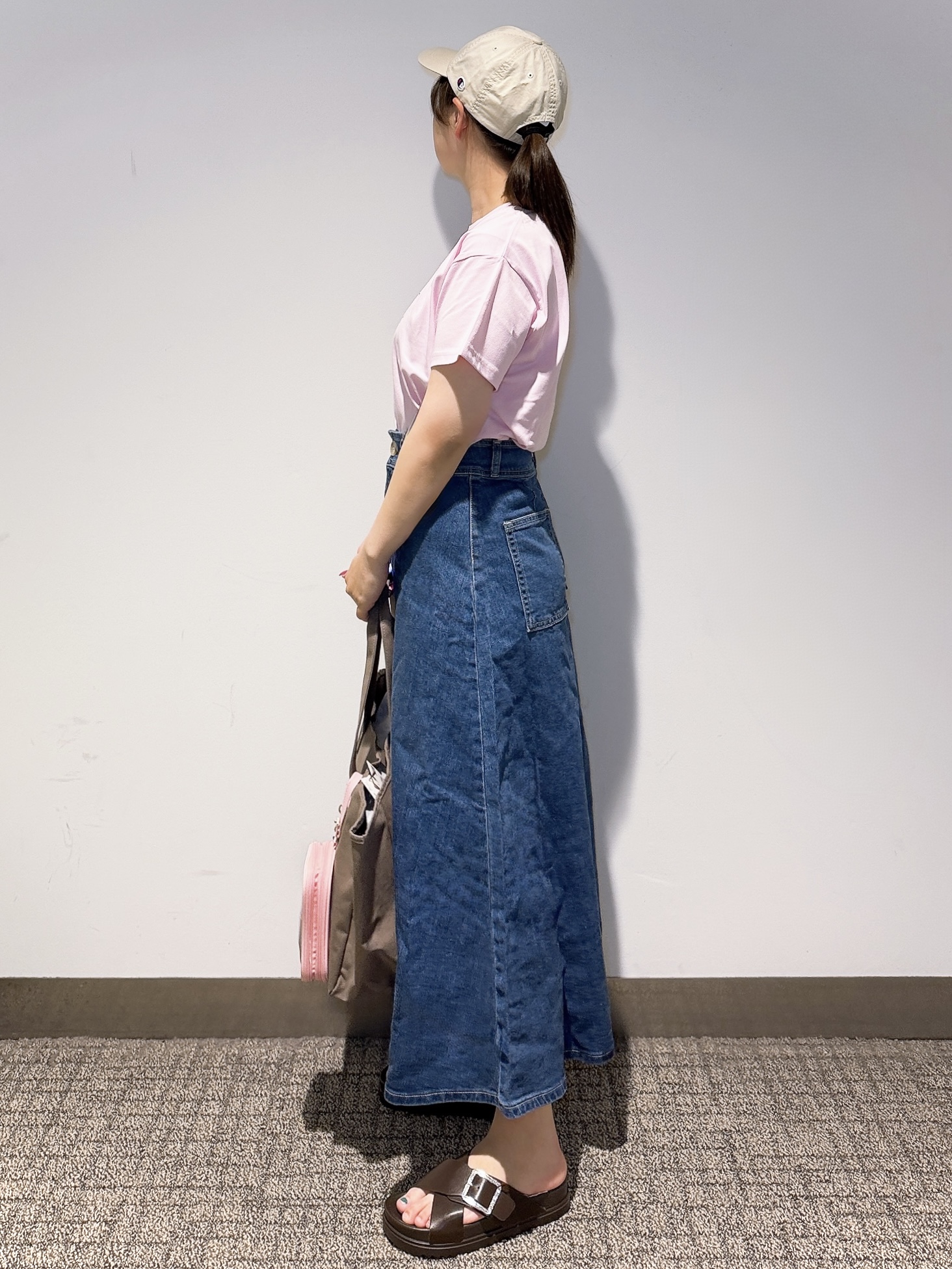みーさんの「grove｜【遮熱／吸水速乾／接触冷感／UVカット】ベーシックロゴTシャツ」を使ったコーディネート