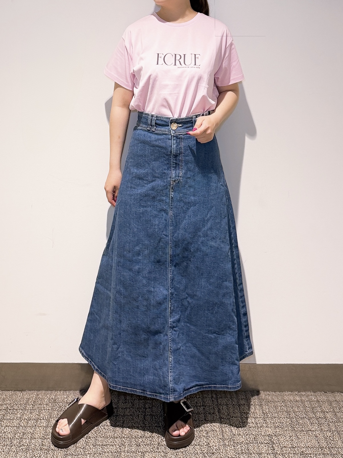 みーさんの「grove｜【遮熱／吸水速乾／接触冷感／UVカット】ベーシックロゴTシャツ」を使ったコーディネート