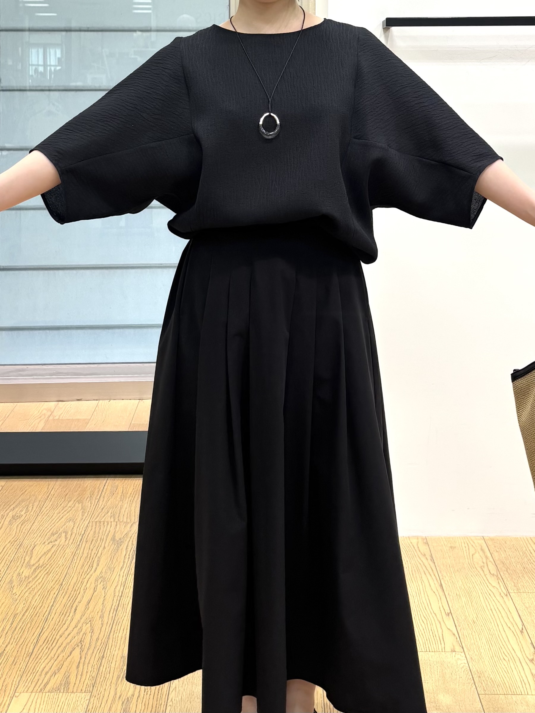 asamiさんの「INDIVI｜【華奢見え】ジャカード ドルマントップス」を使ったコーディネート