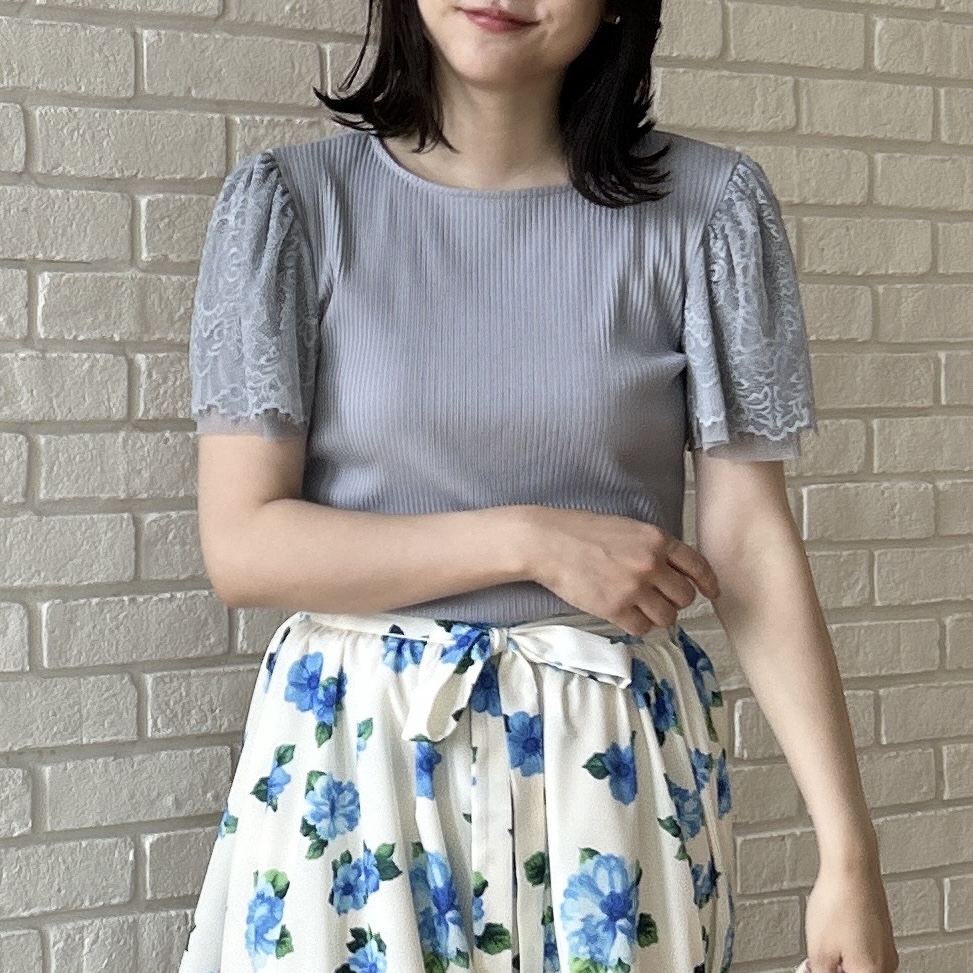 shinoさんの「Couture brooch｜【洗える】袖レース テレコトップス」を使ったコーディネート