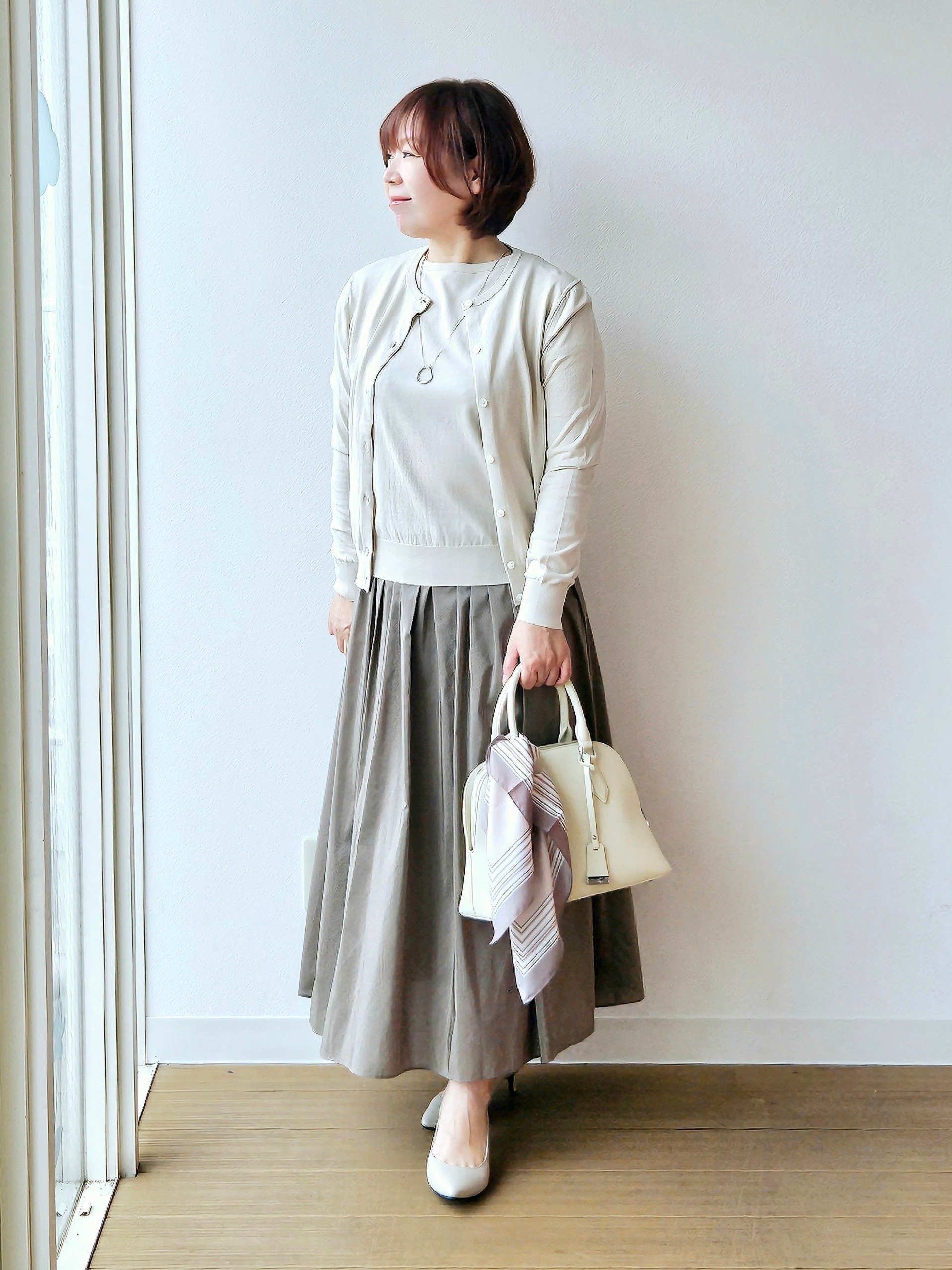 やじまさんの「UNTITLED｜【9色展開/アンサンブル可】コットンクルーネックカーディガン」を使ったコーディネート