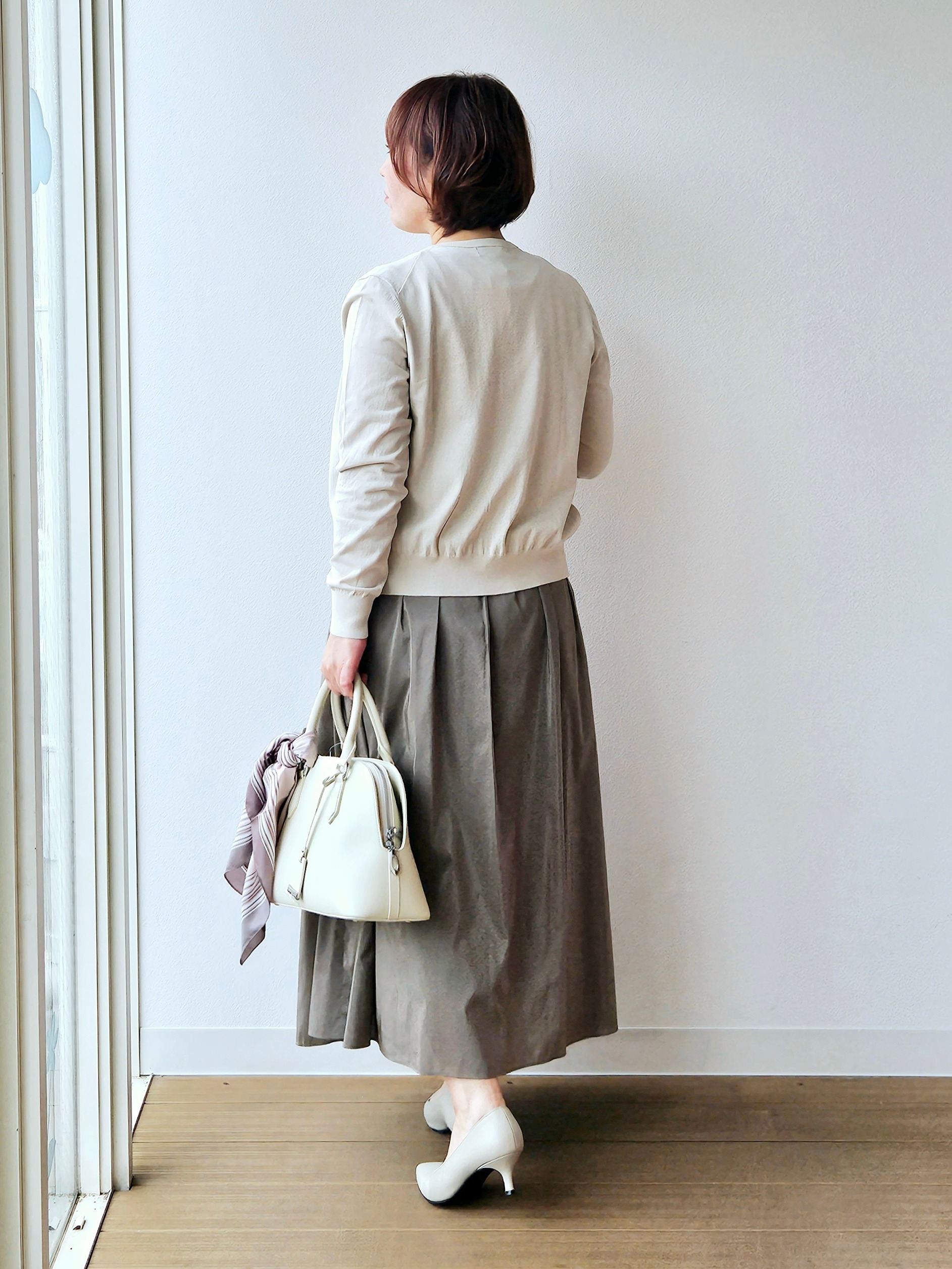 やじまさんの「UNTITLED｜【9色展開/アンサンブル可】コットンクルーネックカーディガン」を使ったコーディネート