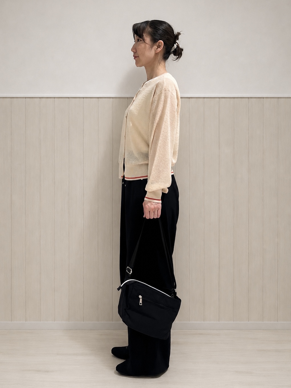 まつみさんの「SHOO･LA･RUE｜【S-LL/洗濯機可】さらっとタッチ ほんのりシアーカーディガン」を使ったコーディネート