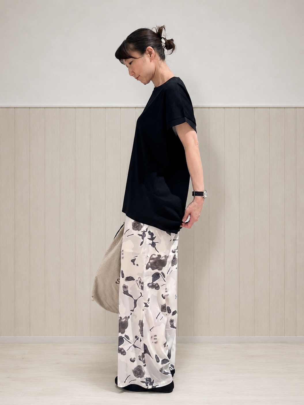 まつみさんの「SHOO･LA･RUE｜【汗じみ防止/ひんやり/S-LL】インせず着られる 刺繍ロゴTシャツ」を使ったコーディネート