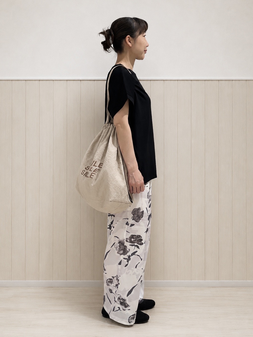 まつみさんの「SHOO･LA･RUE｜【汗じみ防止/ひんやり/S-LL】インせず着られる 刺繍ロゴTシャツ」を使ったコーディネート