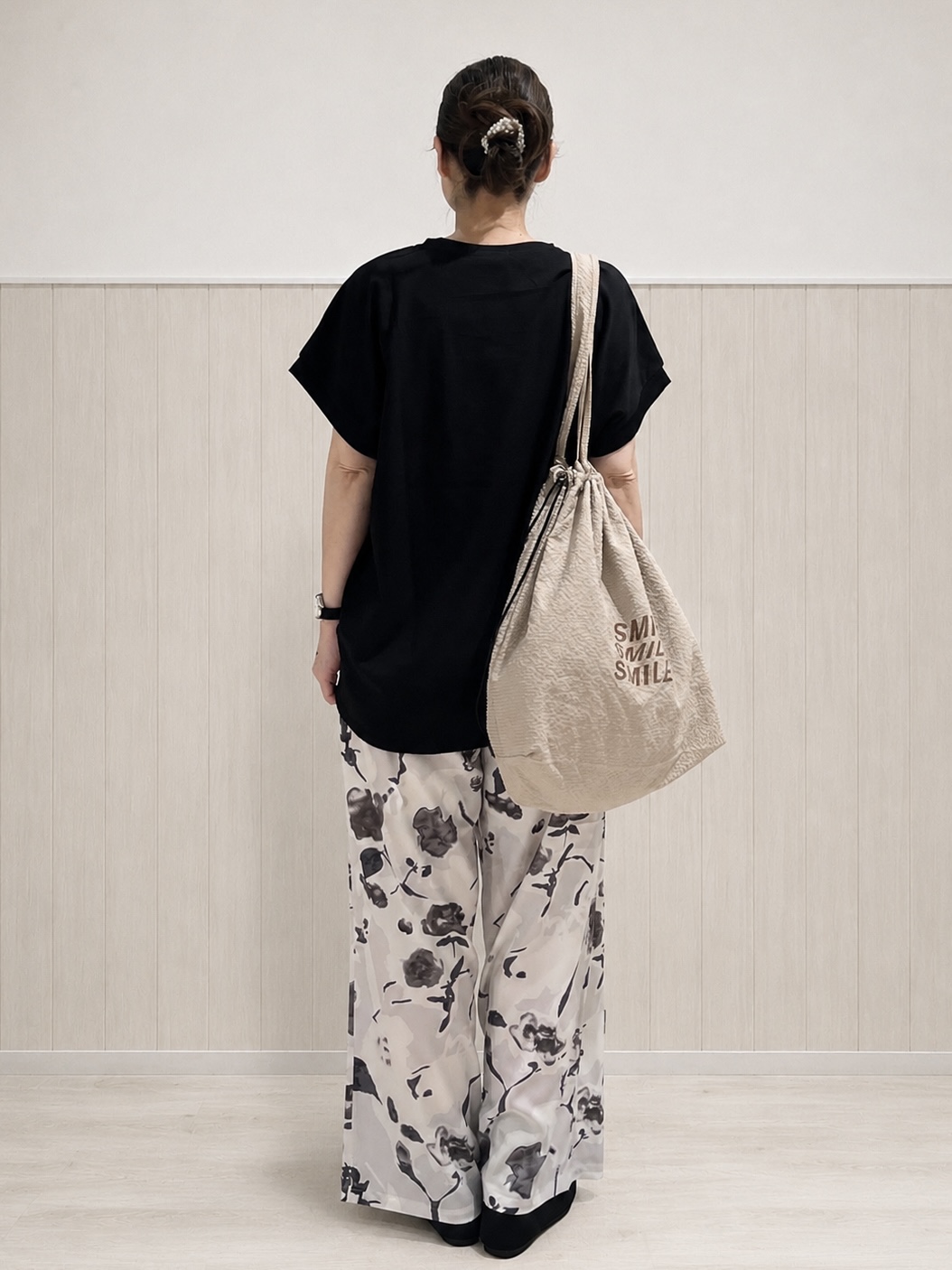 まつみさんの「SHOO･LA･RUE｜【汗じみ防止/ひんやり/S-LL】インせず着られる 刺繍ロゴTシャツ」を使ったコーディネート