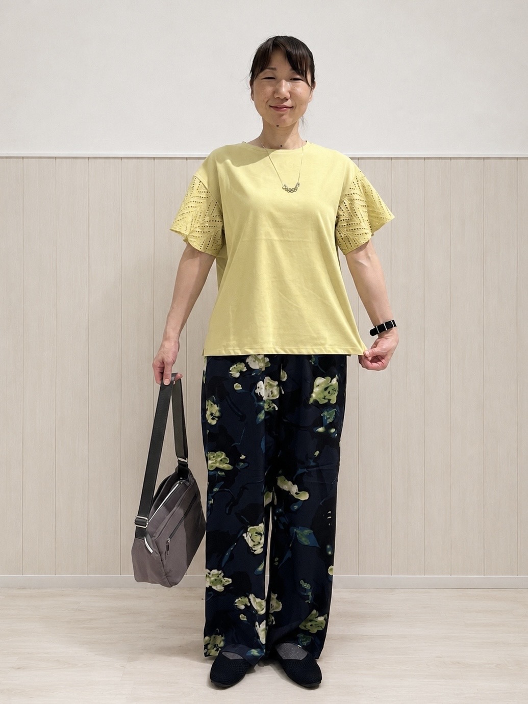 まつみさんの「SHOO･LA･RUE｜【汗じみ防止/ひんやり/S-LL】レースが華やか お袖フレアTシャツ」を使ったコーディネート
