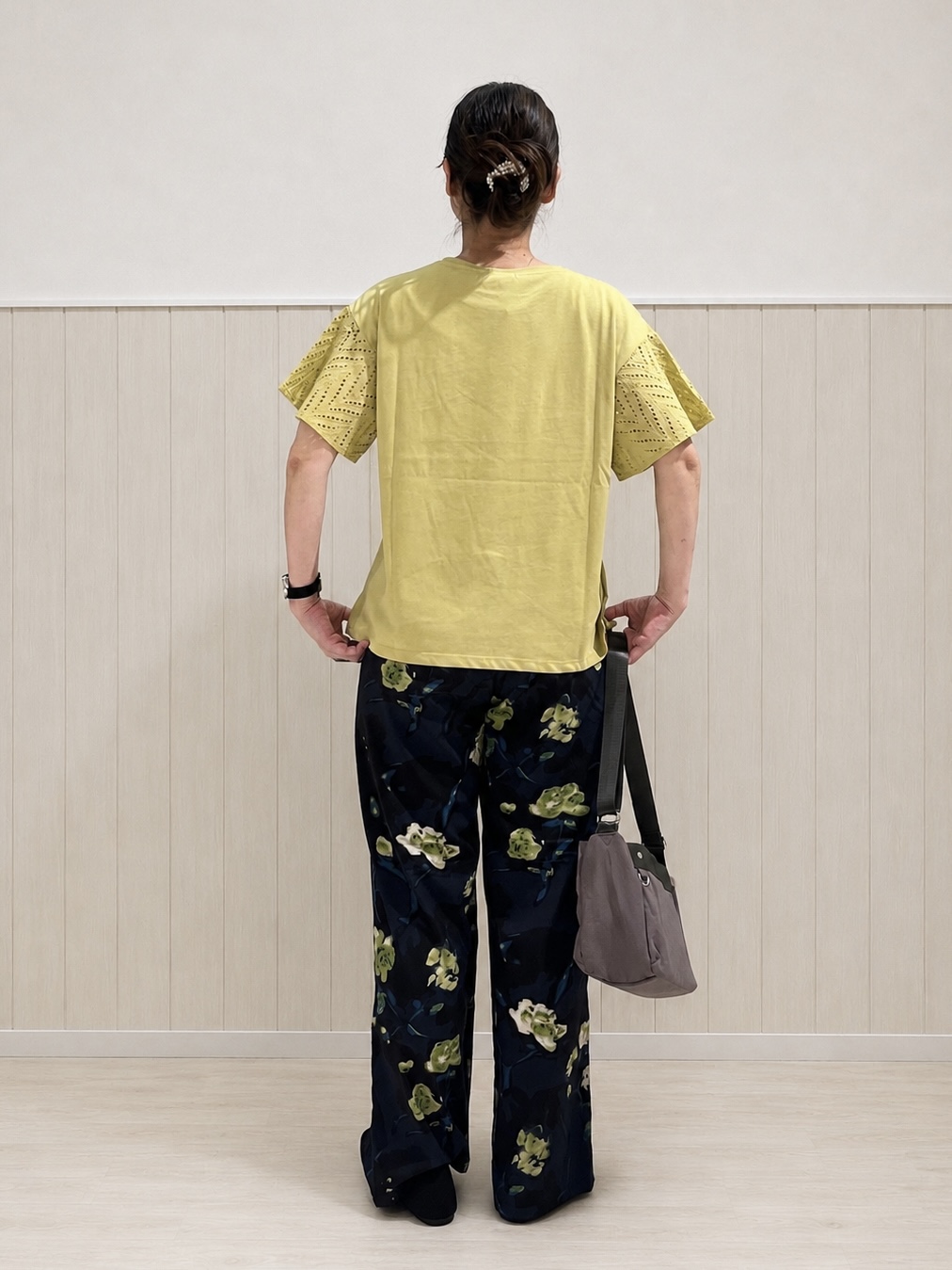 まつみさんの「SHOO･LA･RUE｜【汗じみ防止/ひんやり/S-LL】レースが華やか お袖フレアTシャツ」を使ったコーディネート