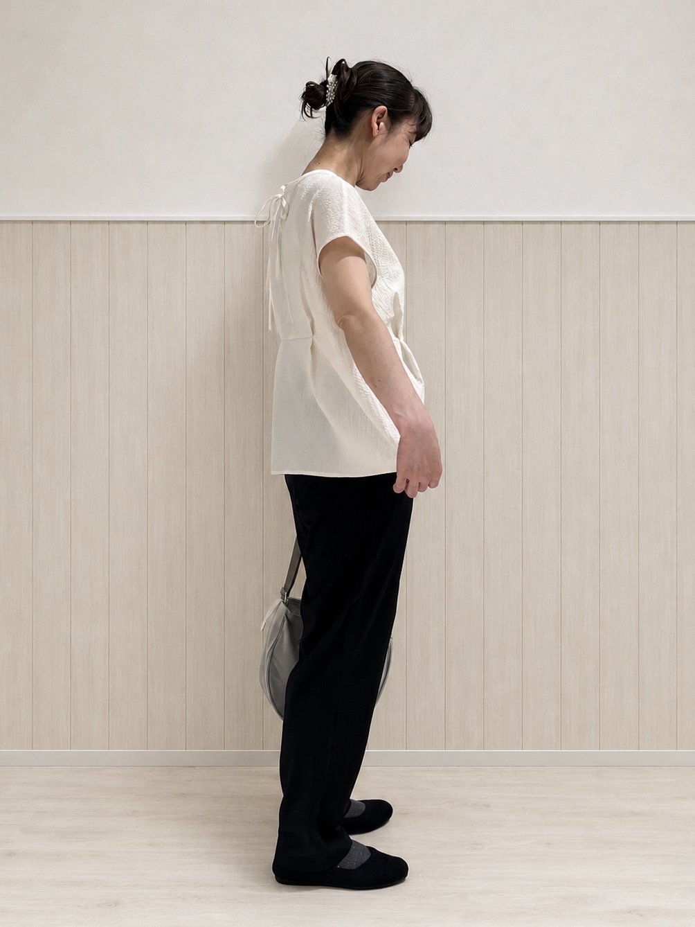 まつみさんの「SHOO･LA･RUE｜【前後2WAY/S-LL/洗濯機可】インしない リボンがアクセント ウエストタックブラウス」を使ったコーディネート