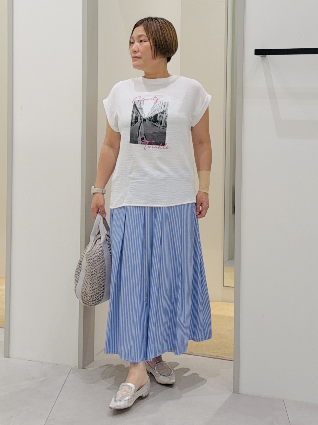 タナさんの「THE SHOP TK｜【ひんやりさらさら】軽やかに着られる プリントTシャツ」を使ったコーディネート