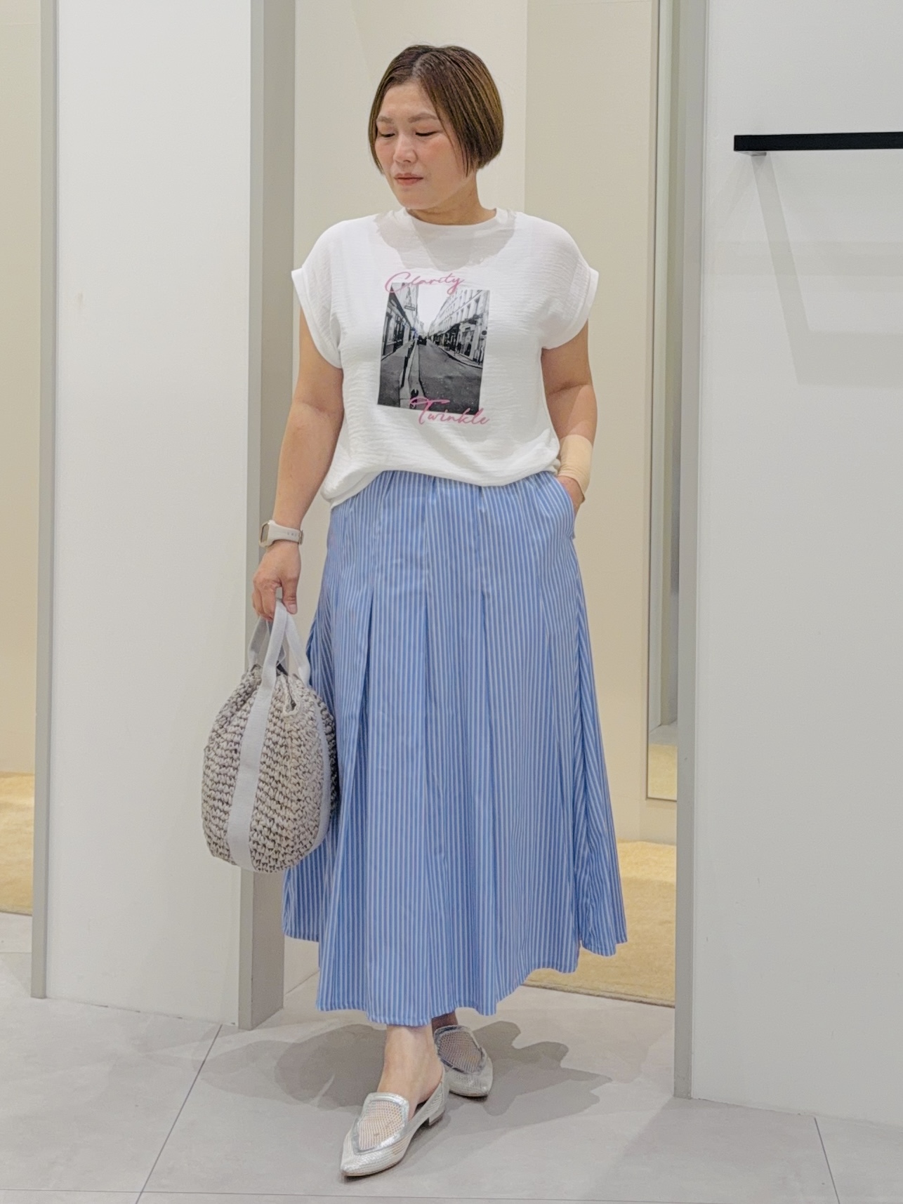 タナさんの「THE SHOP TK｜【ひんやりさらさら】軽やかに着られる プリントTシャツ」を使ったコーディネート