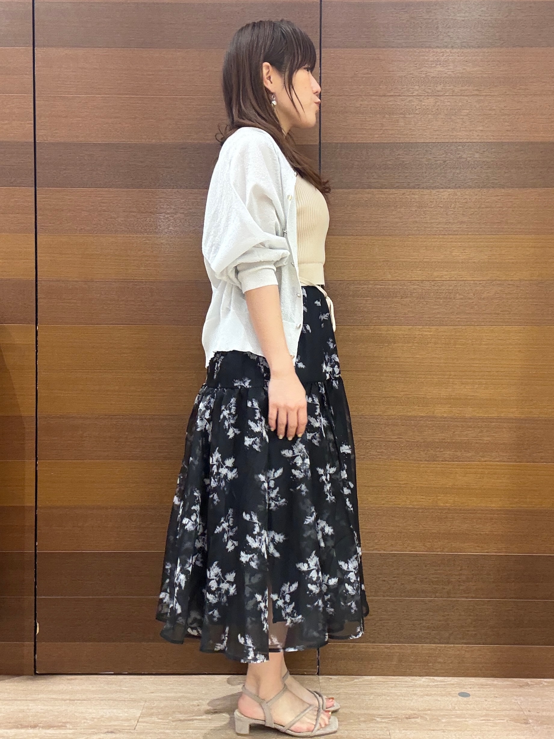 maichiさんの「OPAQUE.CLIP｜【接触冷感】シアーラメドルマンショートカーディガン《洗濯機OK》」を使ったコーディネート