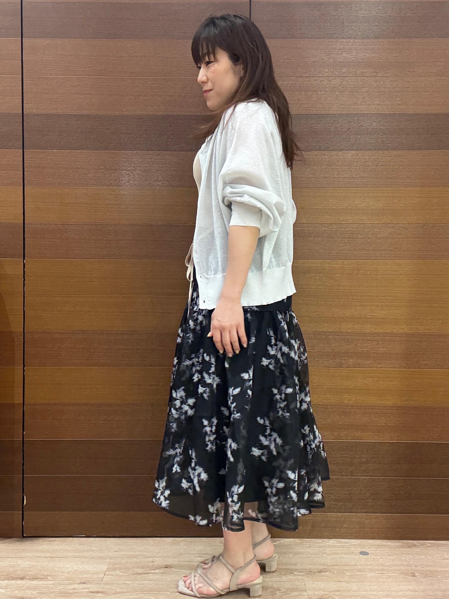 maichiさんの「OPAQUE.CLIP｜【接触冷感】シアーラメドルマンショートカーディガン《洗濯機OK》」を使ったコーディネート