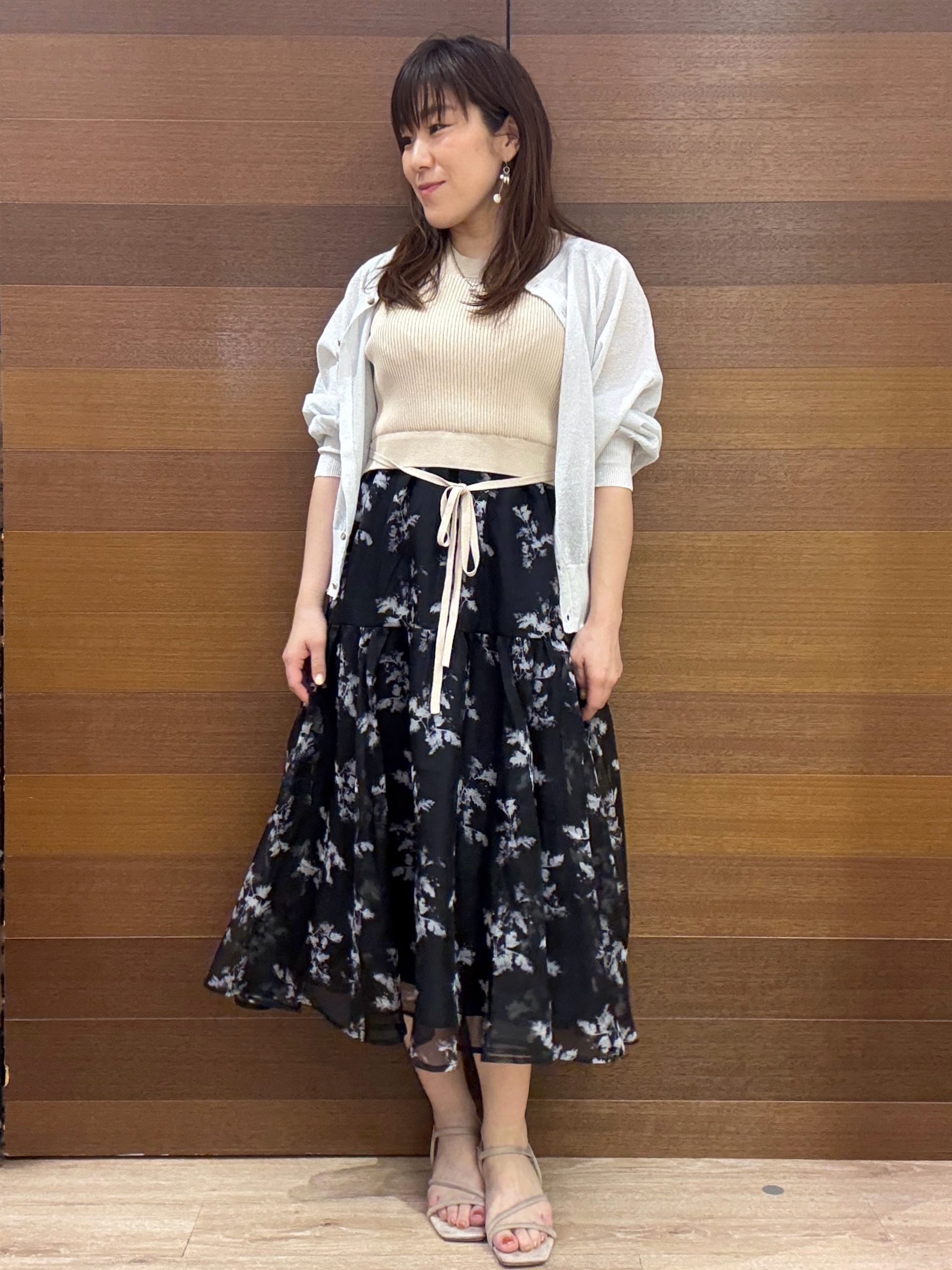 maichiさんの「OPAQUE.CLIP｜【接触冷感】シアーラメドルマンショートカーディガン《洗濯機OK》」を使ったコーディネート