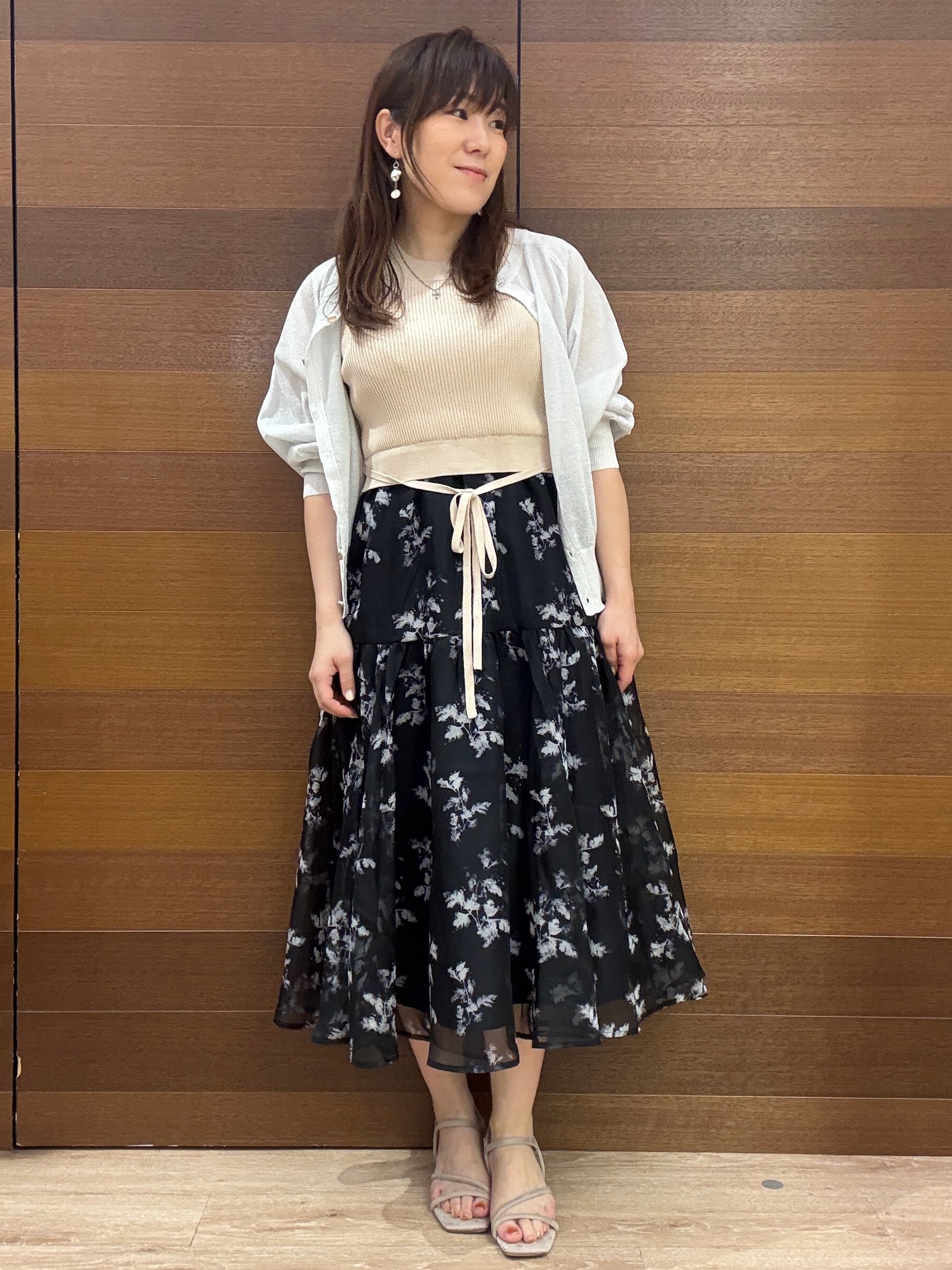 maichiさんの「OPAQUE.CLIP｜【接触冷感】シアーラメドルマンショートカーディガン《洗濯機OK》」を使ったコーディネート