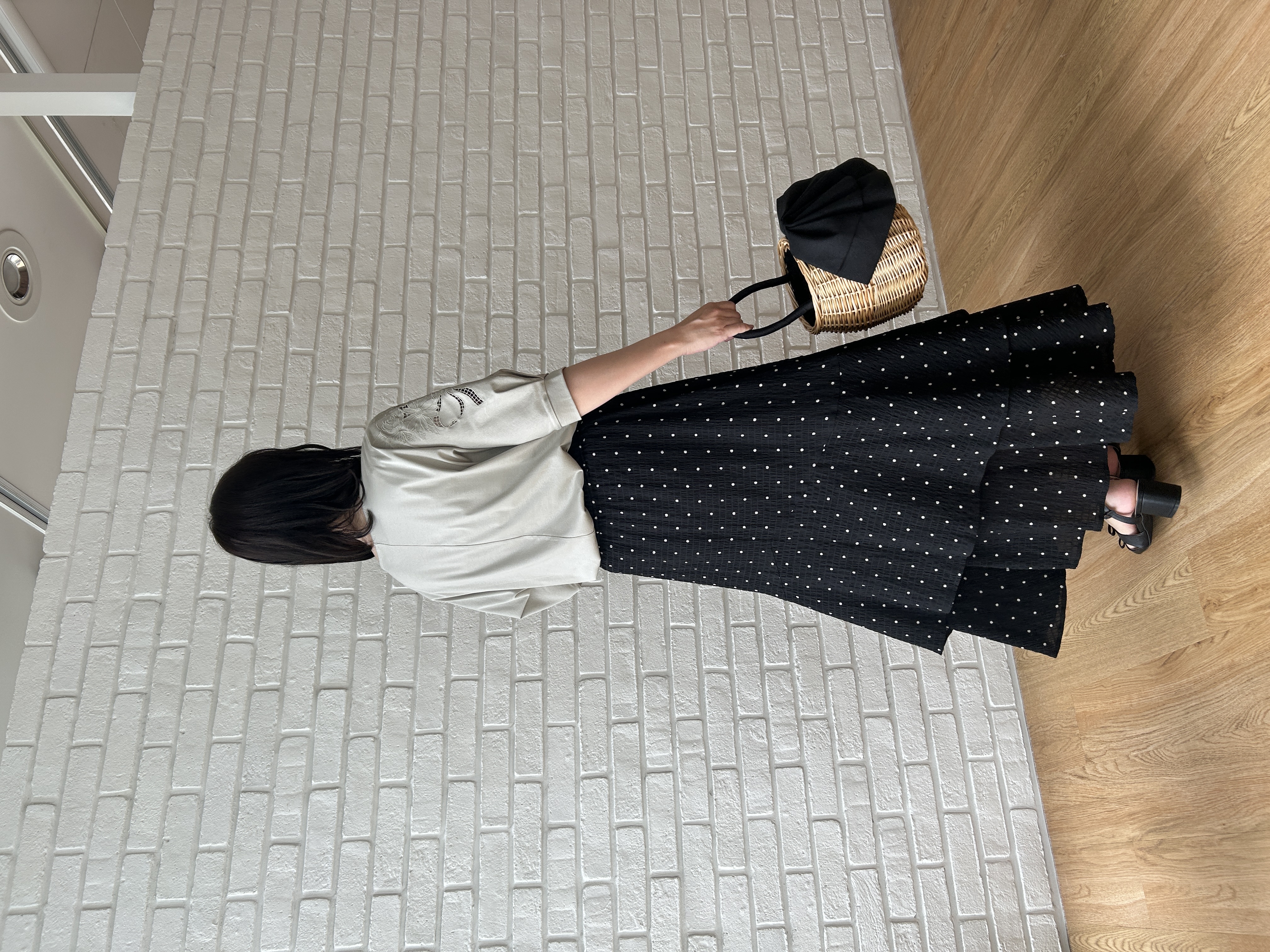 shinoさんの「Couture brooch｜【接触冷感・UVカット】エンブロドルマントップス」を使ったコーディネート