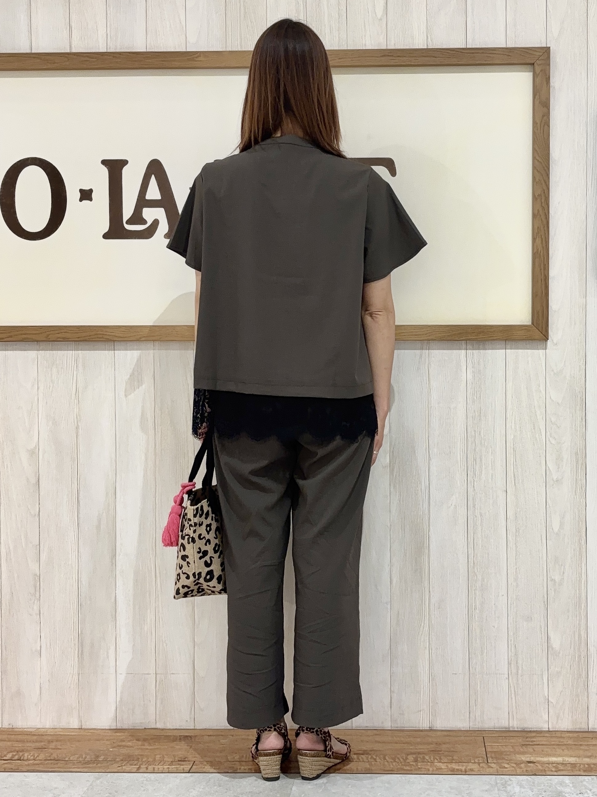 みきぽんさんの「SHOO･LA･RUE｜【S-LL/洗濯機可】軽凛(かろりん)ひんやり スキッパー裾レースブラウス」を使ったコーディネート