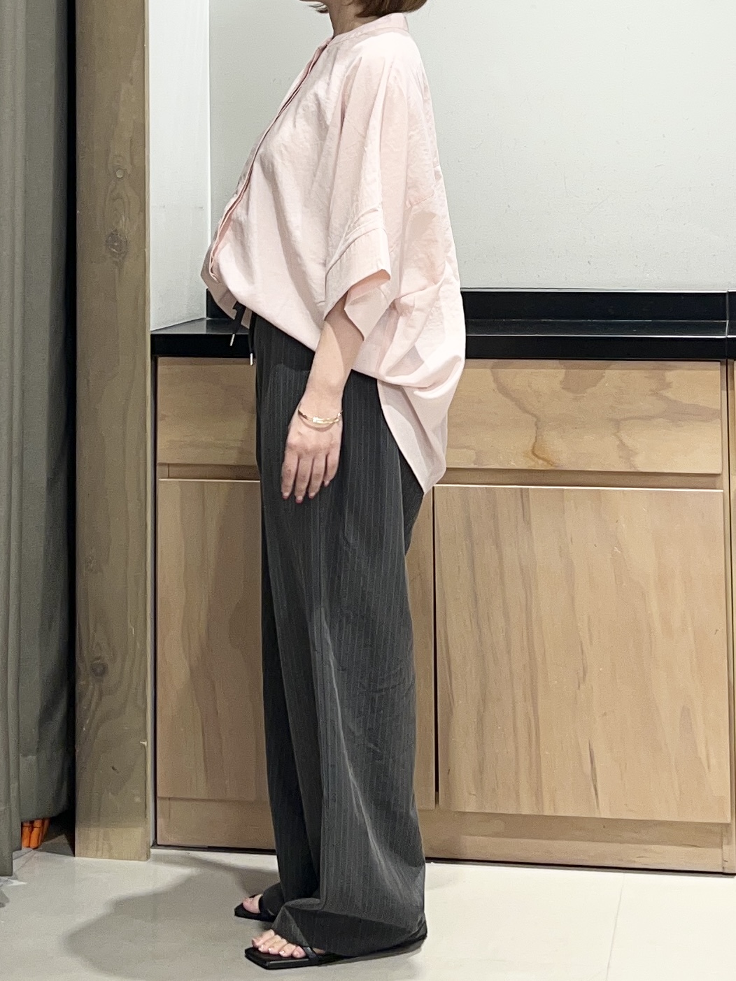 かのさんの「THE SHOP TK｜【高レビュー/体型カバー】さらっと快適 ドルマン5分袖ブラウス」を使ったコーディネート