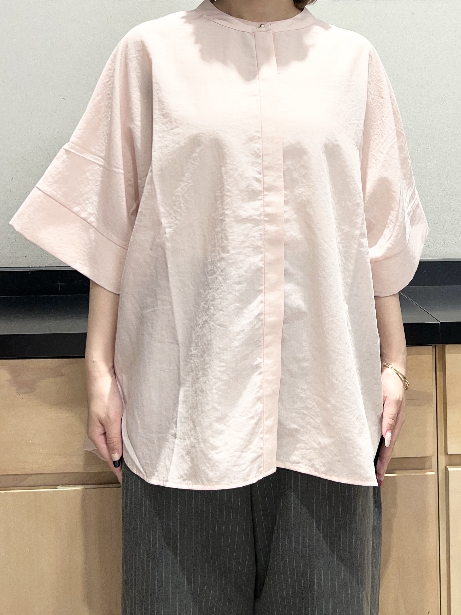 かのさんの「THE SHOP TK｜【高レビュー/体型カバー】さらっと快適 ドルマン5分袖ブラウス」を使ったコーディネート