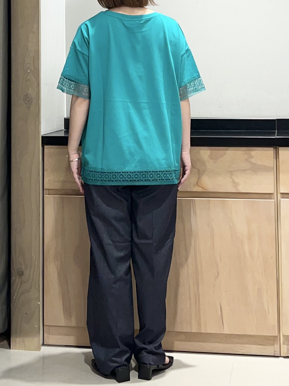 かのさんの「THE SHOP TK｜【インせず着られる】モチーフレース切替Tシャツ」を使ったコーディネート