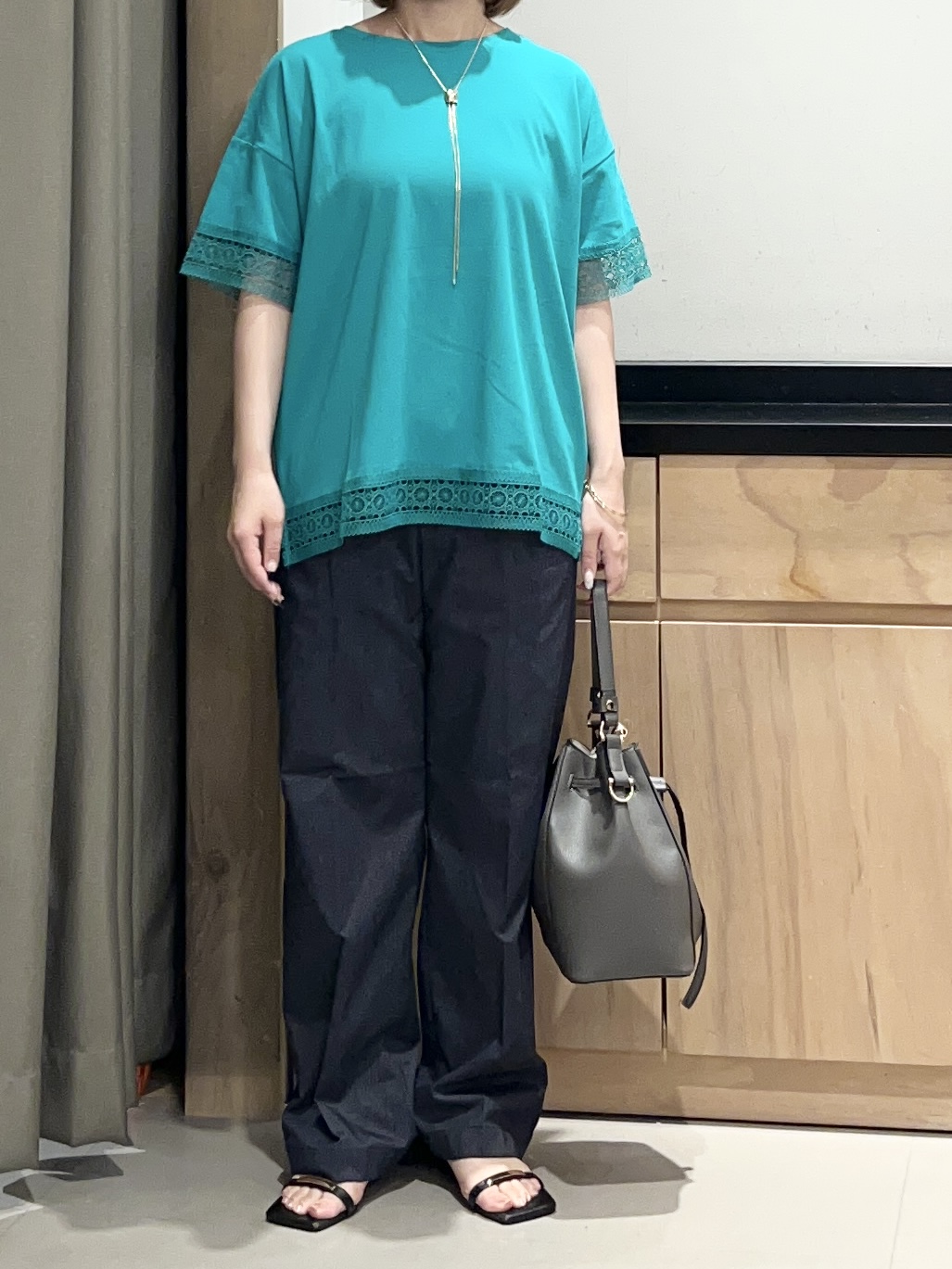 かのさんの「THE SHOP TK｜【インせず着られる】モチーフレース切替Tシャツ」を使ったコーディネート